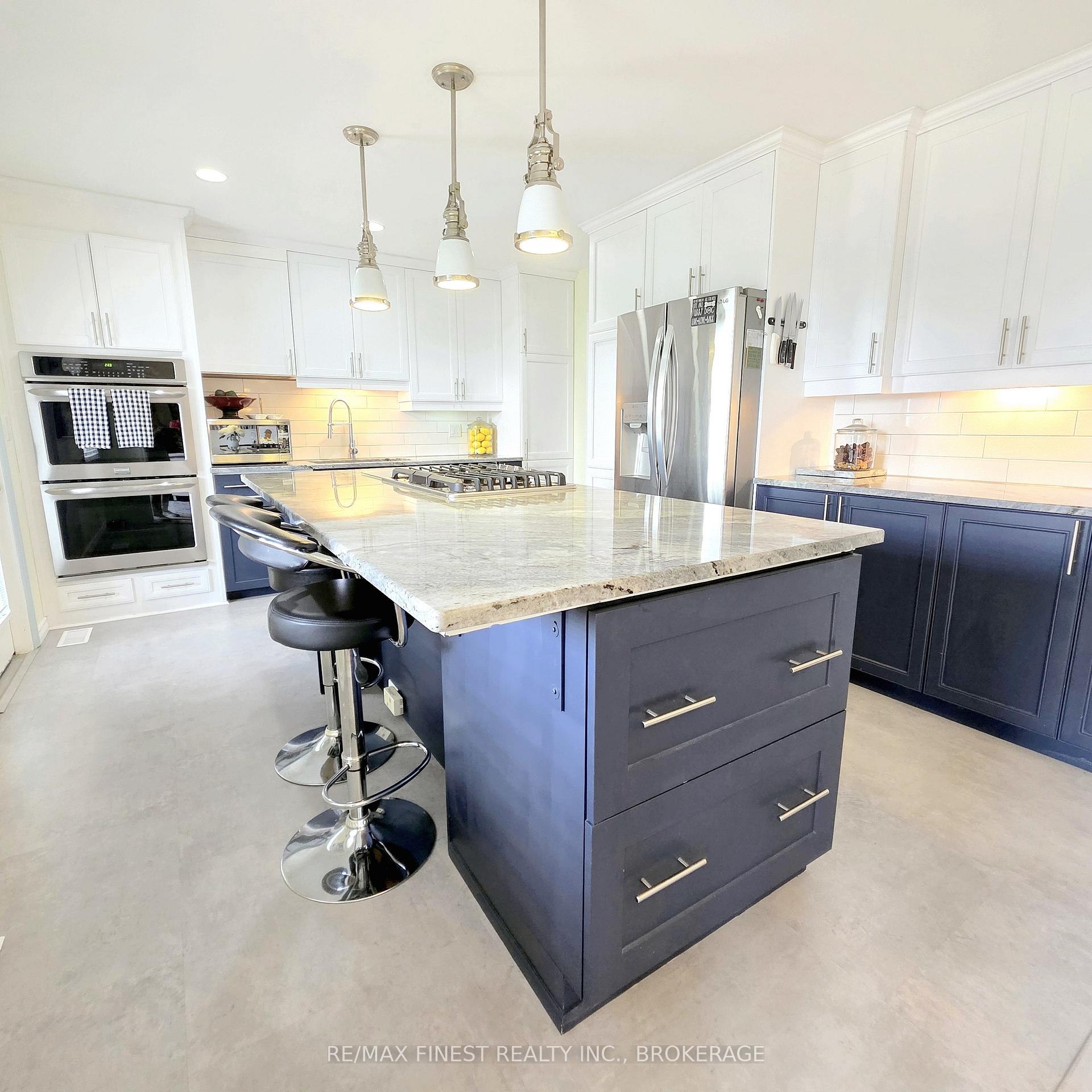 Photo 13 of 26 Brooklands Park Avenue, Loyalist, Lennox and Addington - South — HOMEH