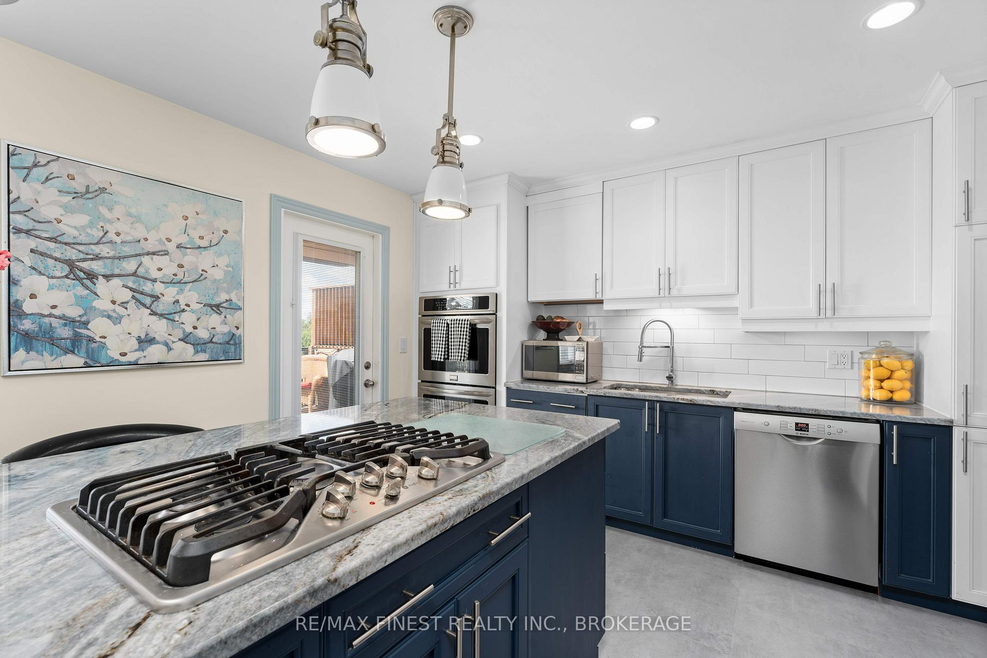 Photo 14 of 26 Brooklands Park Avenue, Loyalist, Lennox and Addington - South — HOMEH