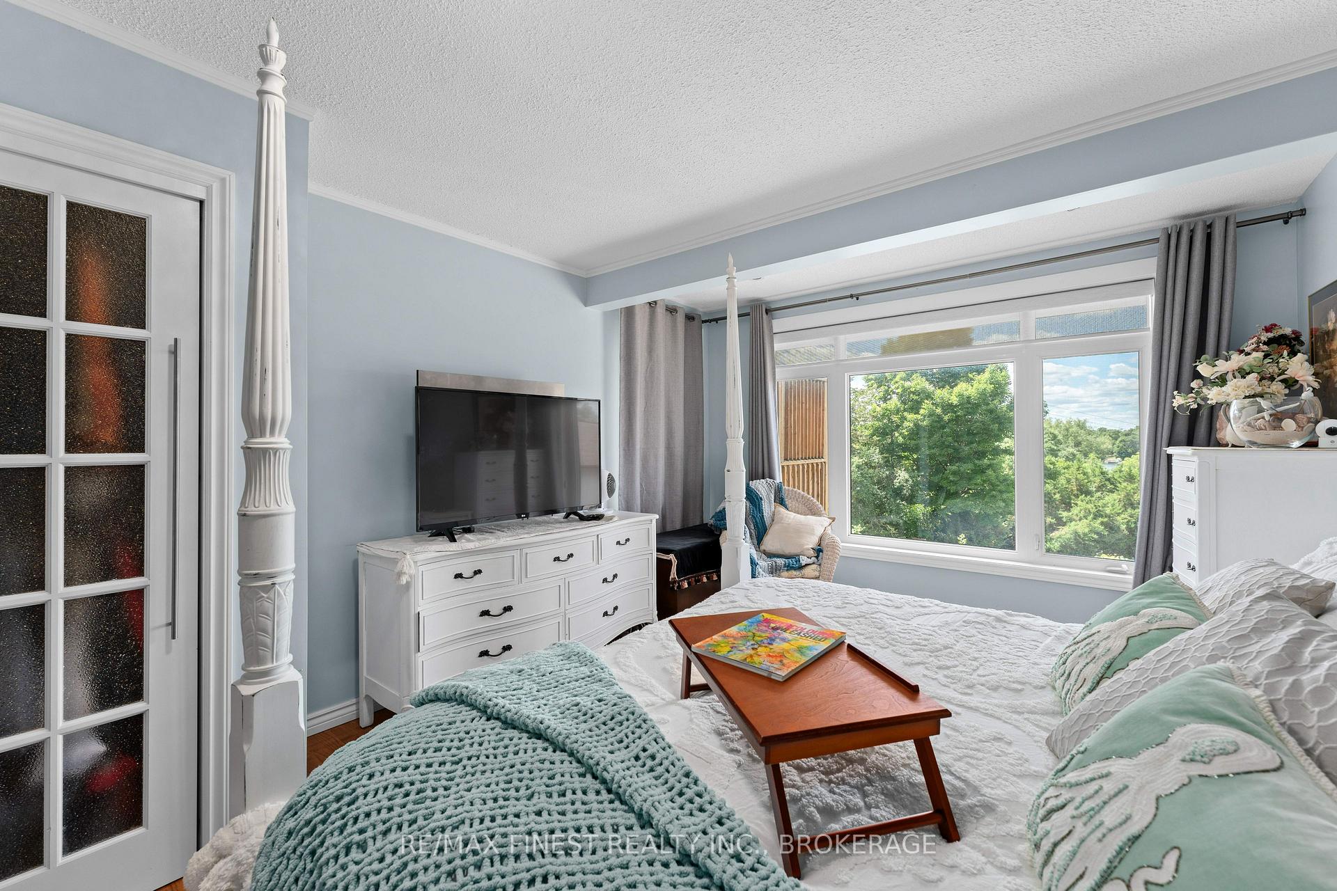 Photo 18 of 26 Brooklands Park Avenue, Loyalist, Lennox and Addington - South — HOMEH
