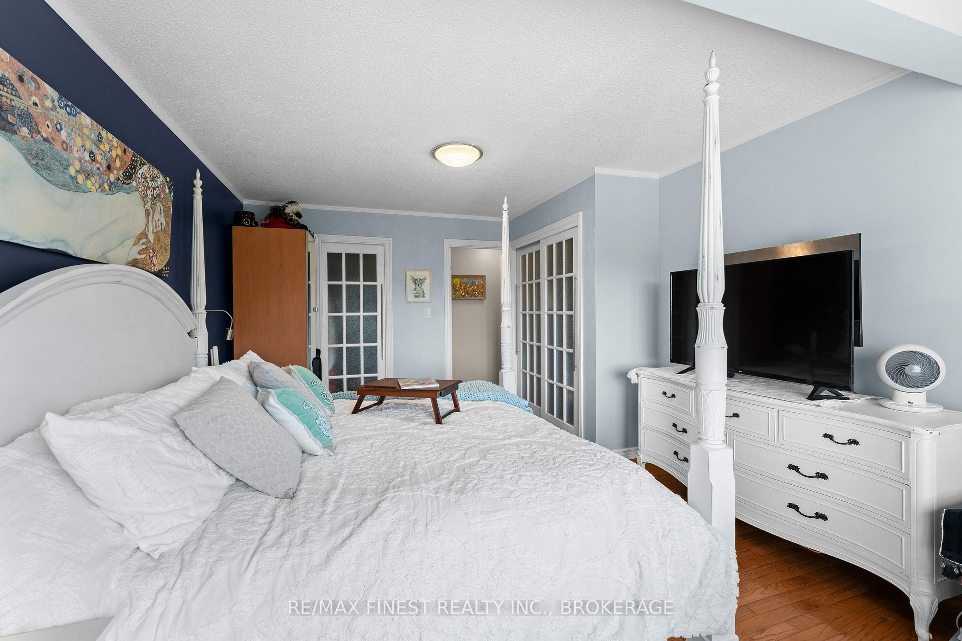 Photo 19 of 26 Brooklands Park Avenue, Loyalist, Lennox and Addington - South — HOMEH