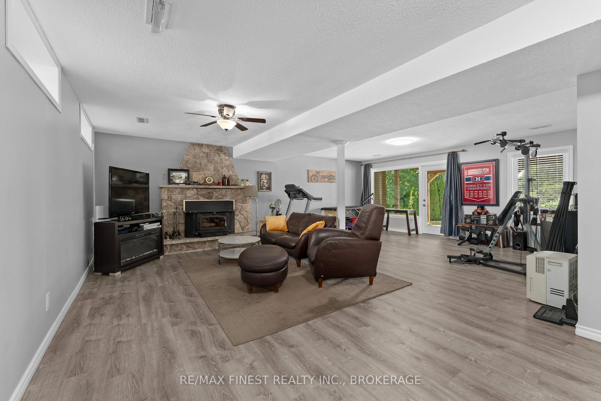 Photo 26 of 26 Brooklands Park Avenue, Loyalist, Lennox and Addington - South — HOMEH