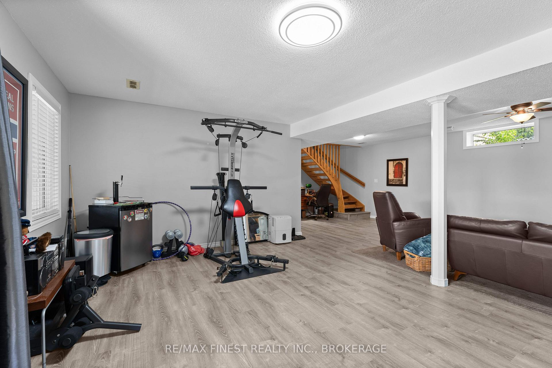 Photo 28 of 26 Brooklands Park Avenue, Loyalist, Lennox and Addington - South — HOMEH