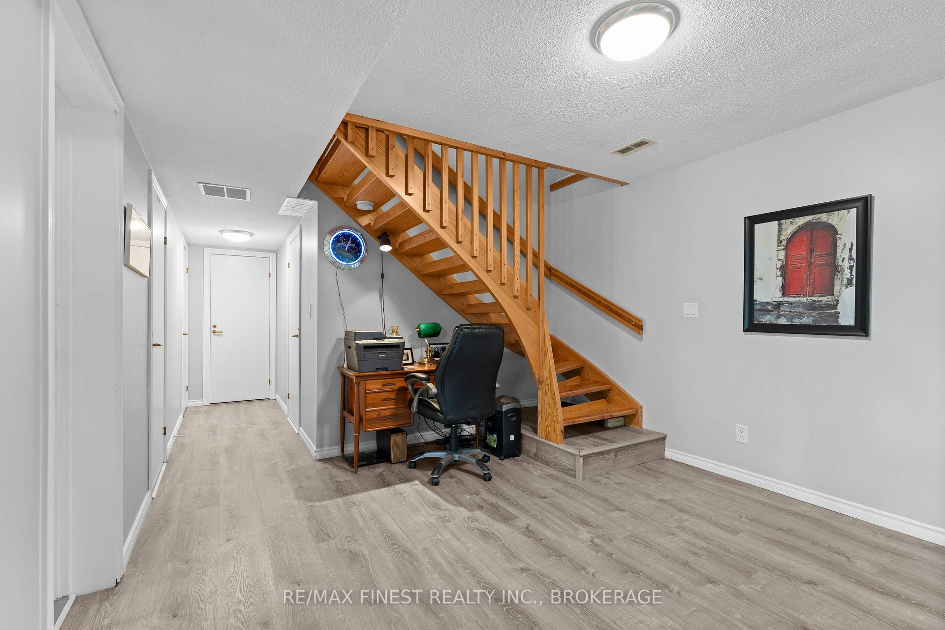 Photo 29 of 26 Brooklands Park Avenue, Loyalist, Lennox and Addington - South — HOMEH