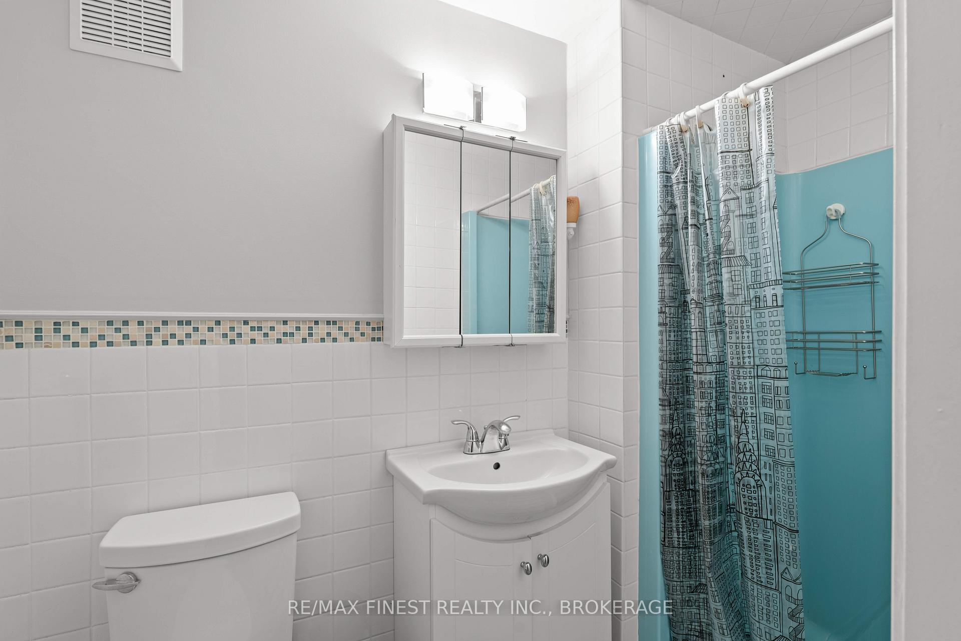 Photo 31 of 26 Brooklands Park Avenue, Loyalist, Lennox and Addington - South — HOMEH