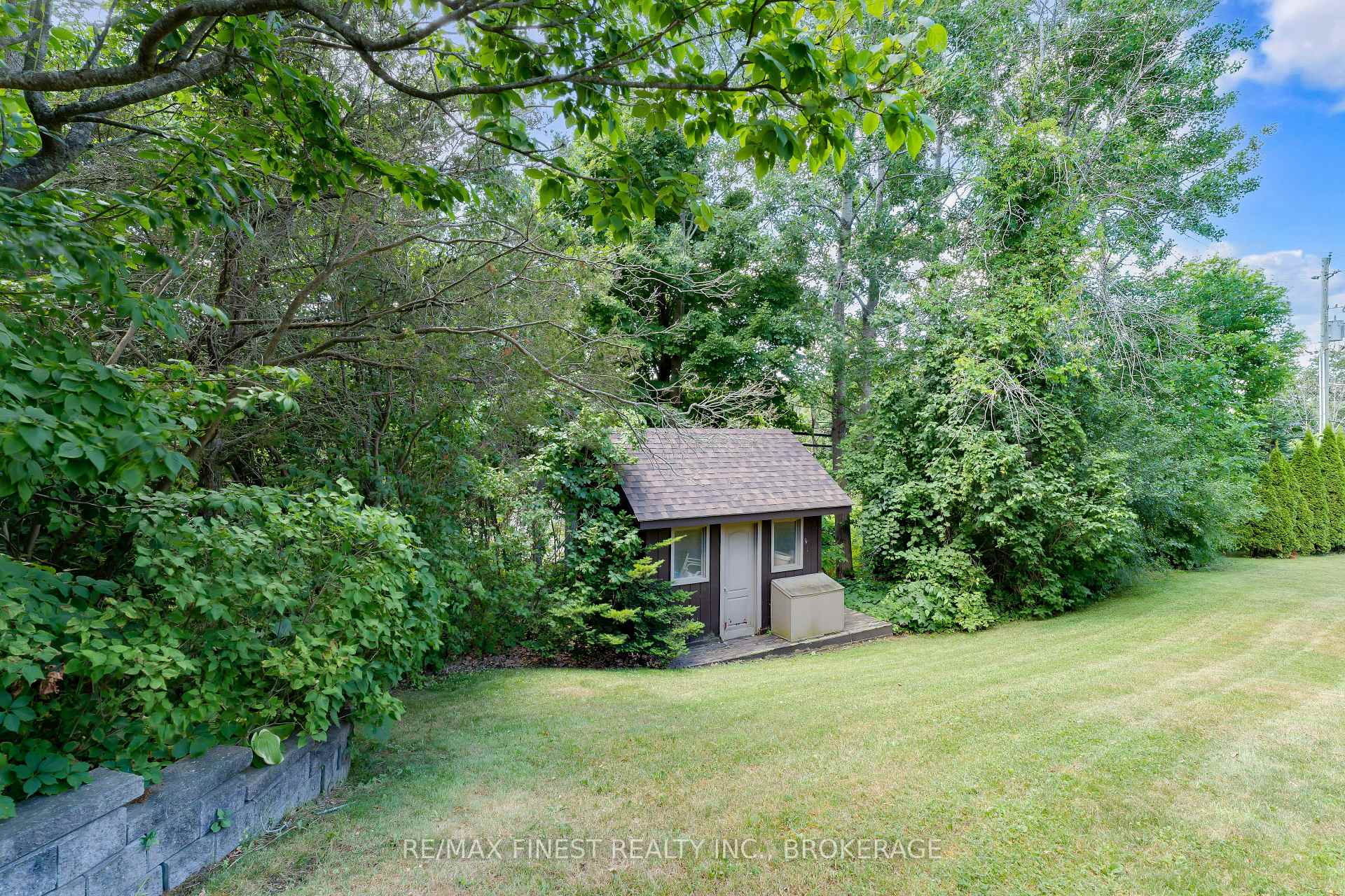 Photo 41 of 26 Brooklands Park Avenue, Loyalist, Lennox and Addington - South — HOMEH