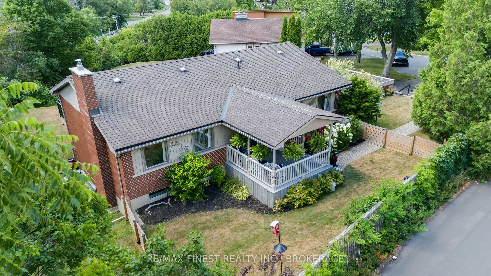 Photo 45 of 26 Brooklands Park Avenue, Loyalist, Lennox and Addington - South — HOMEH