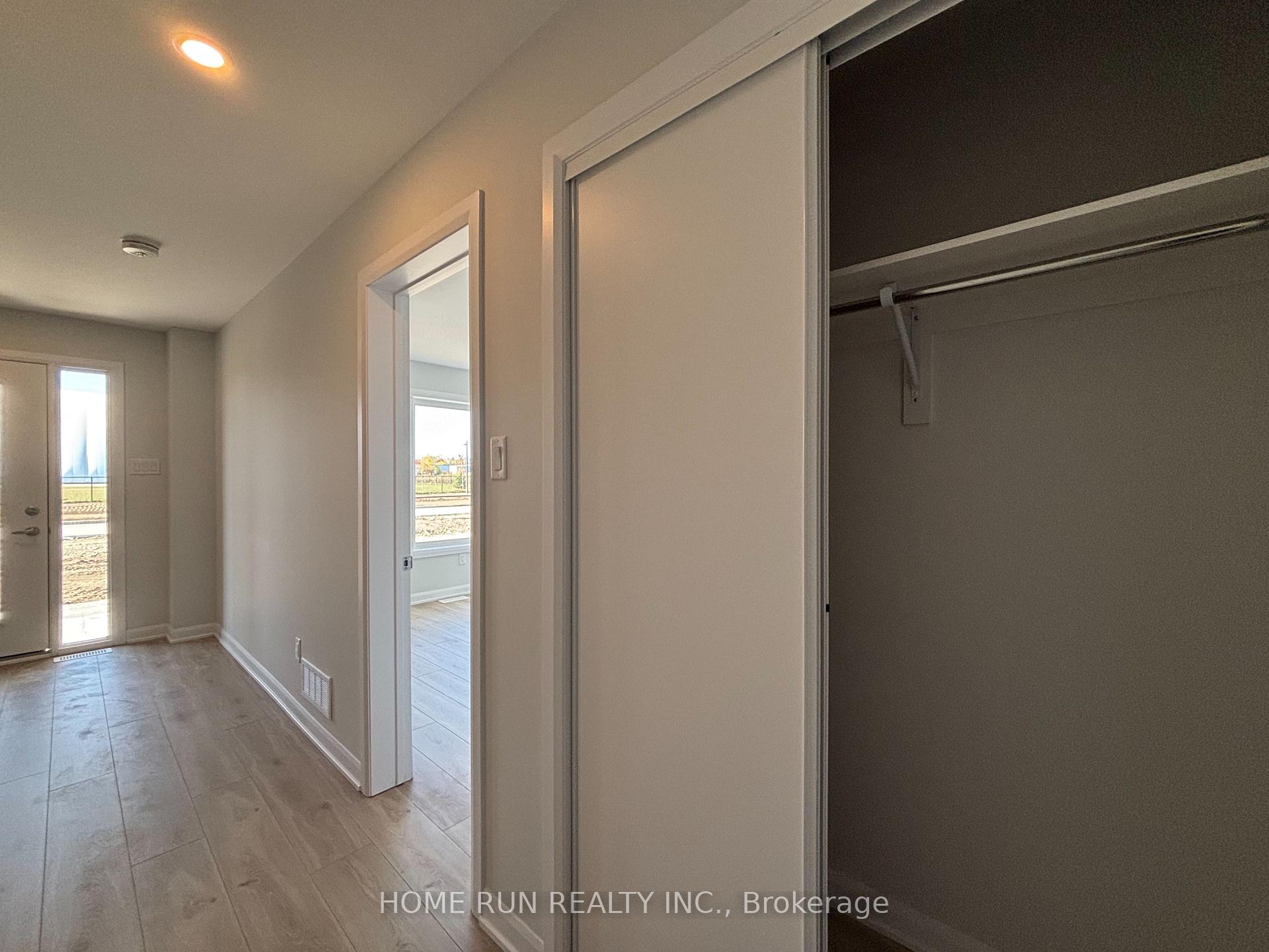 Photo 6 of 822 Fairline Row, Ottawa, Kanata - Emerald Meadows/Trailwest — HOMEH