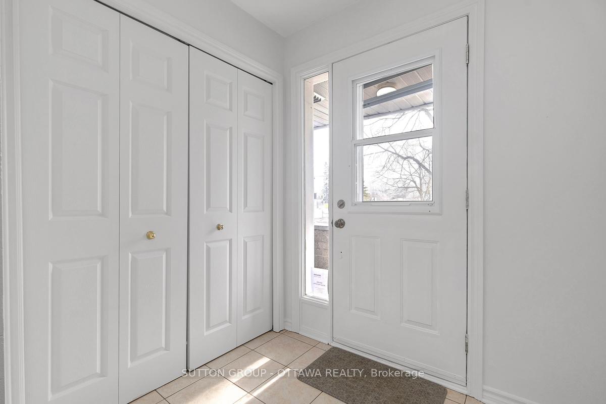 Photo 5 of 5533 Doctor Leach Drive, Ottawa, Manotick Village & Manotick Estates — HOMEH