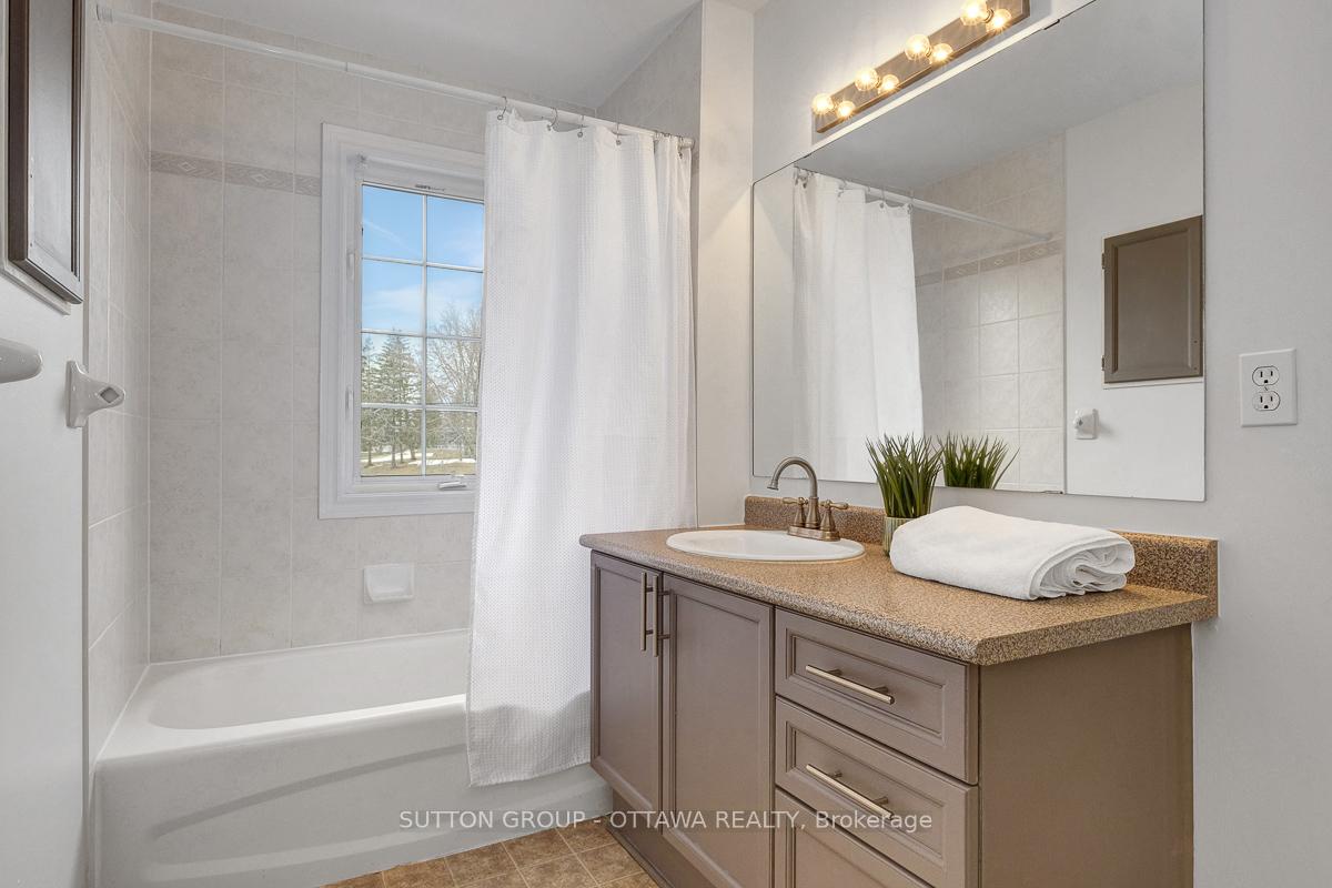 Photo 24 of 5533 Doctor Leach Drive, Ottawa, Manotick Village & Manotick Estates — HOMEH