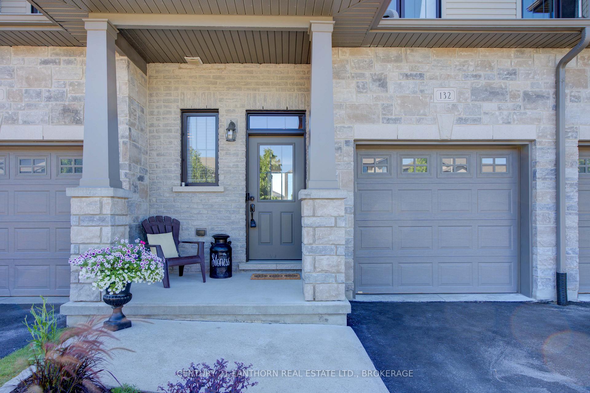 Photo 5 of 132 Simurda Court, Loyalist, Amherstview — HOMEH