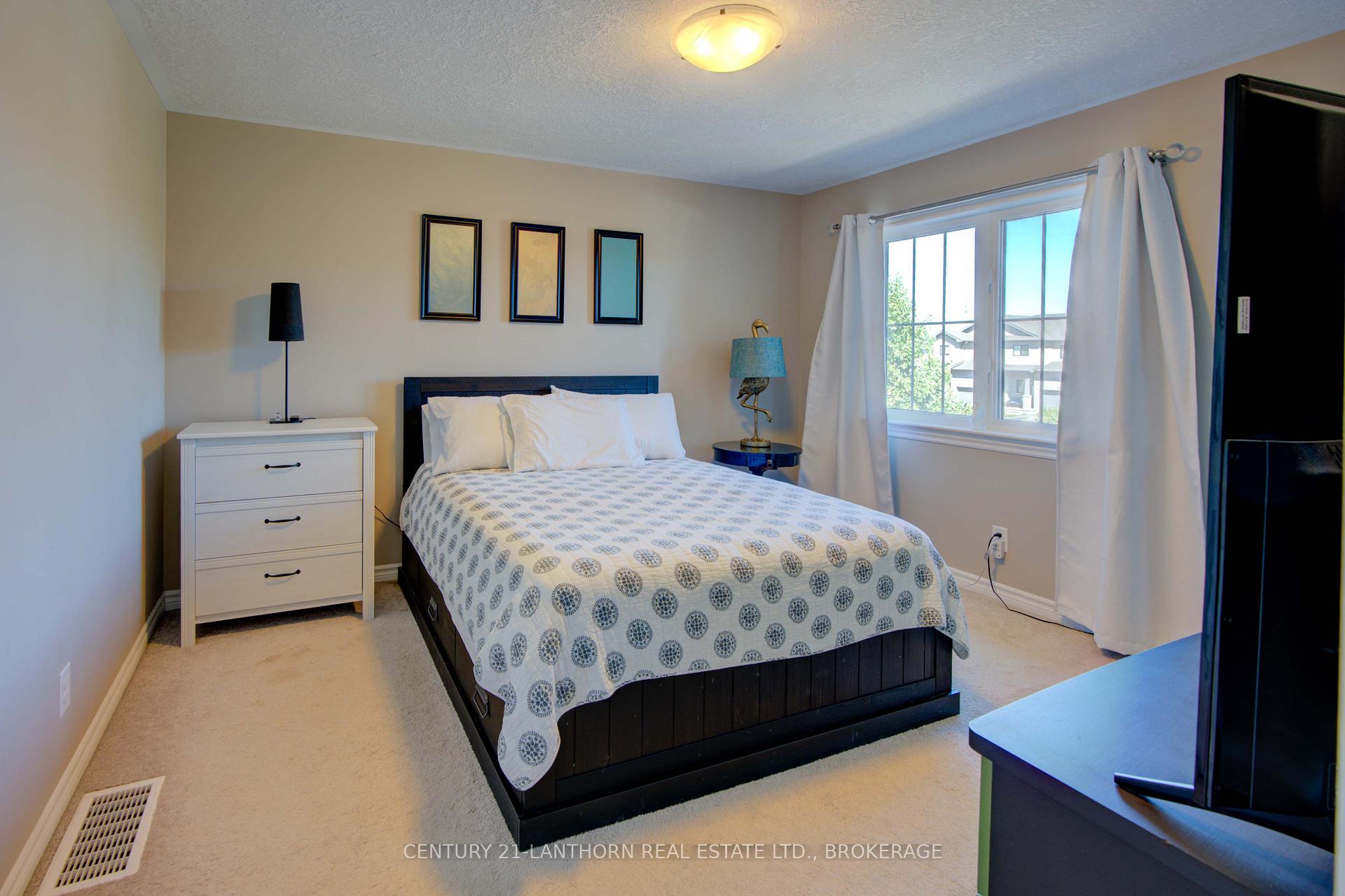 Photo 21 of 132 Simurda Court, Loyalist, Amherstview — HOMEH