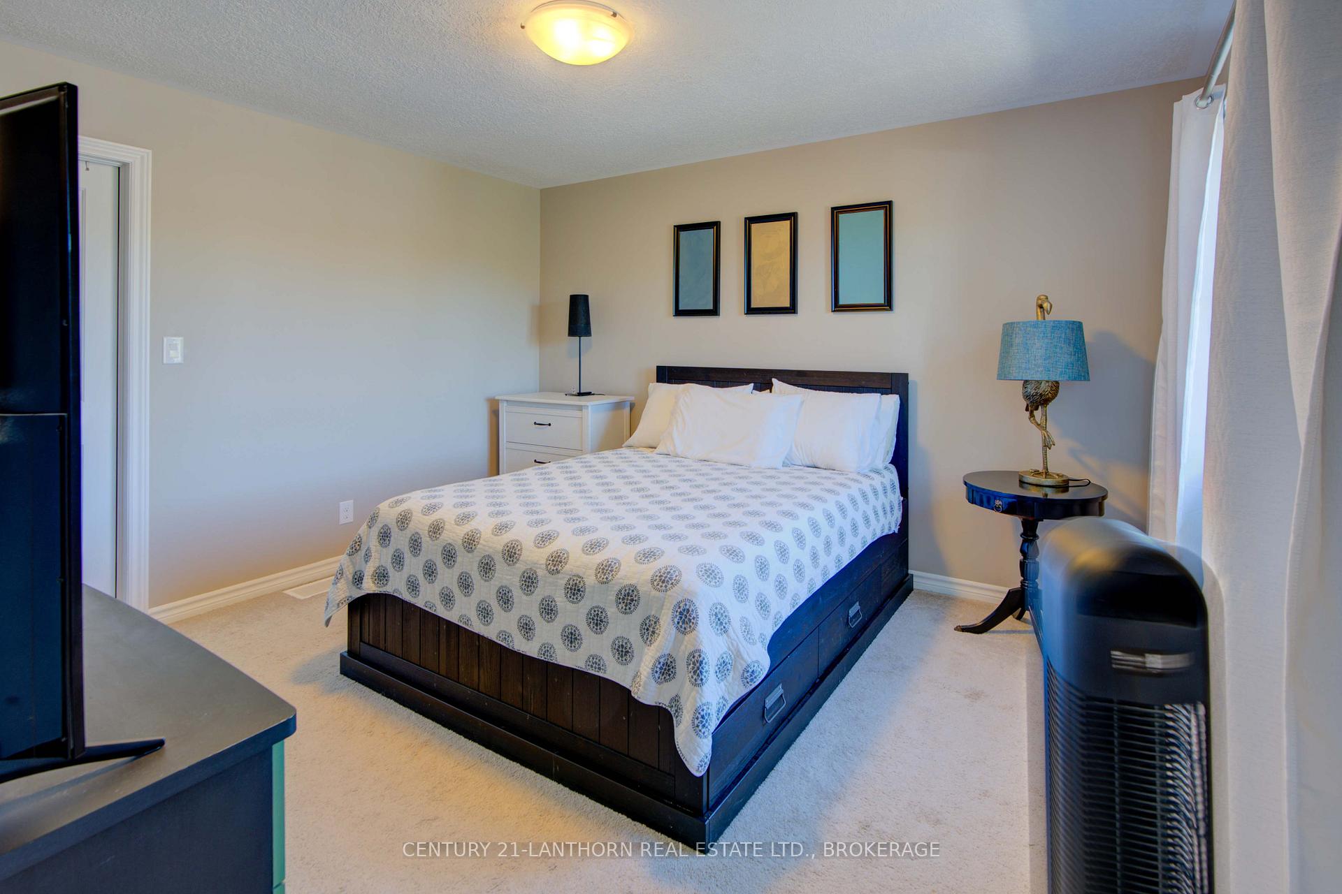 Photo 22 of 132 Simurda Court, Loyalist, Amherstview — HOMEH