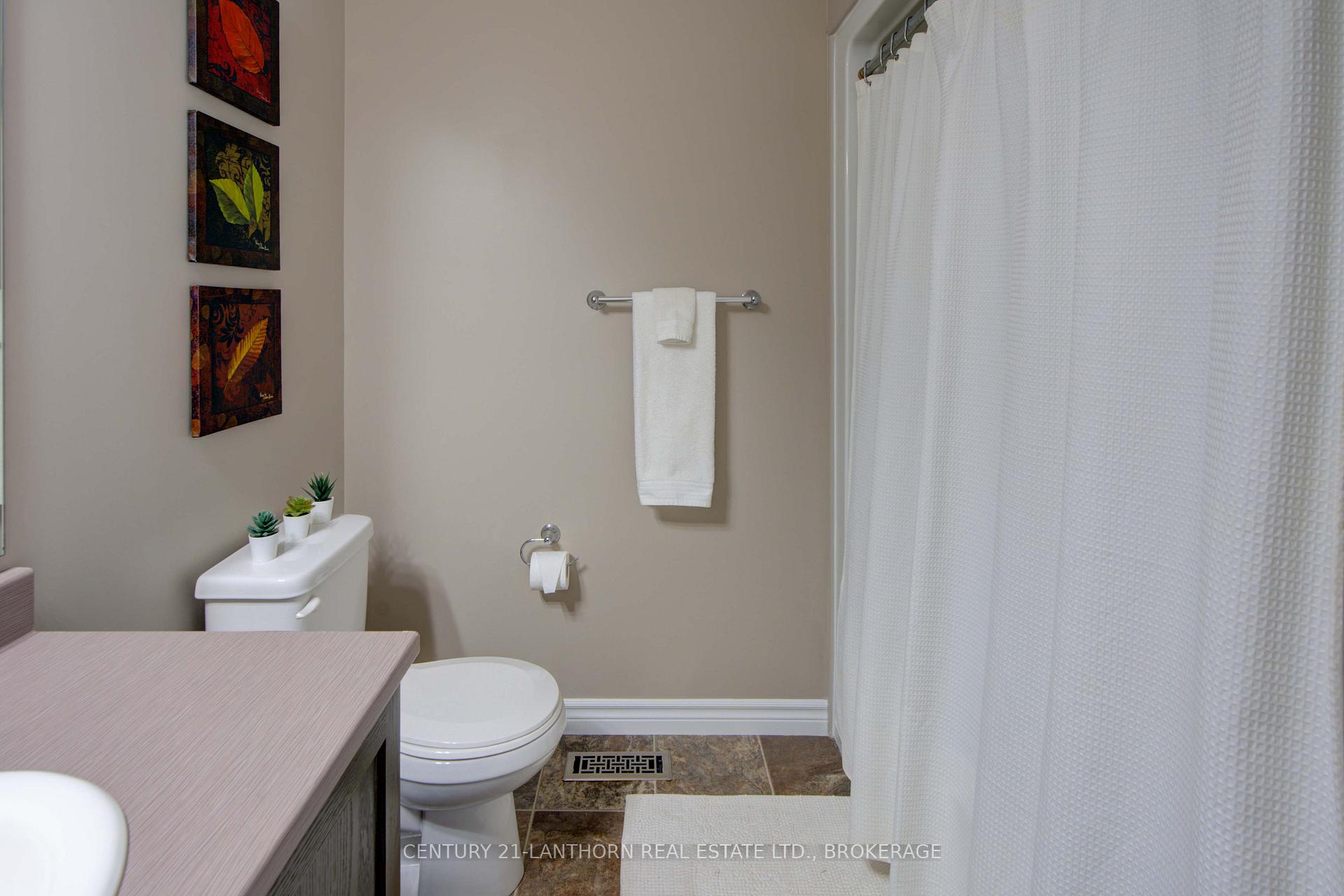 Photo 25 of 132 Simurda Court, Loyalist, Amherstview — HOMEH