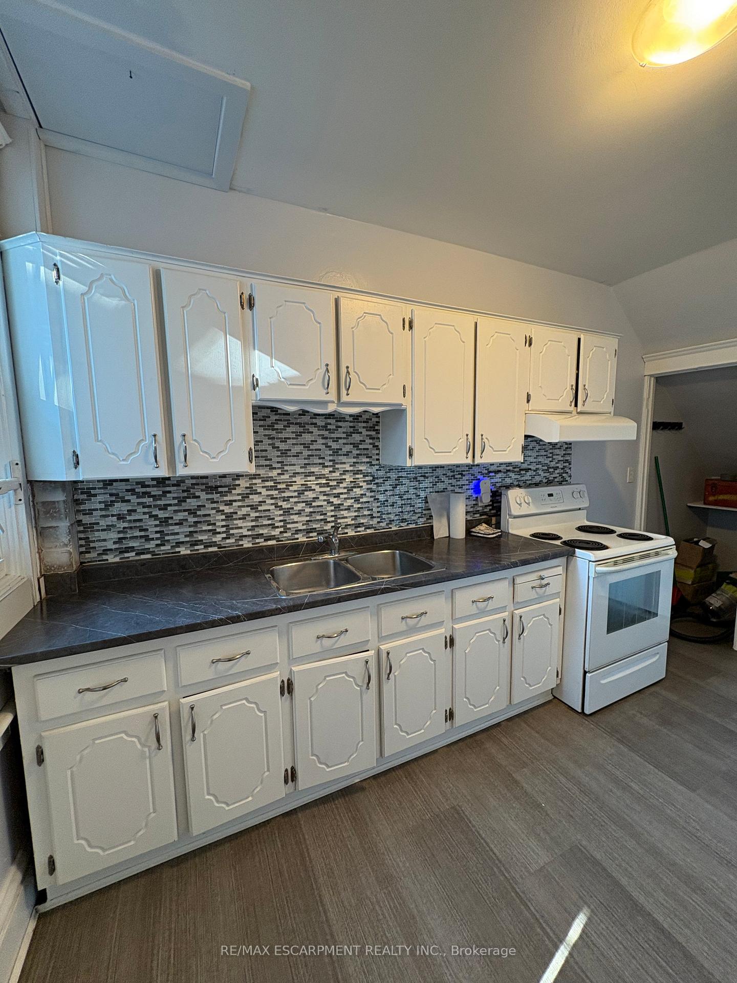 Photo 7 of Unit MAIN, 53 William Street, Hamilton, Landsdale — HOMEH