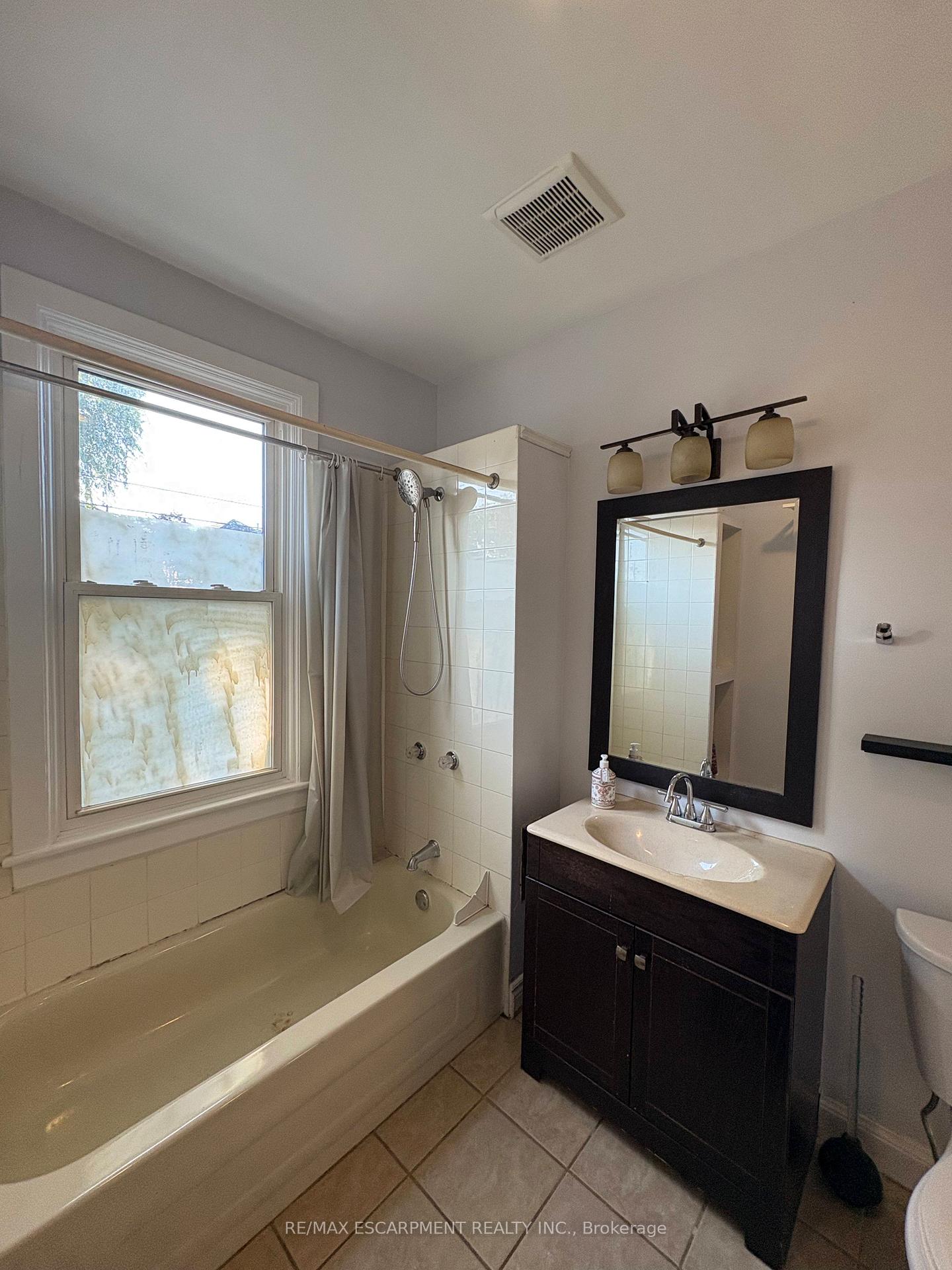 Photo 12 of Unit MAIN, 53 William Street, Hamilton, Landsdale — HOMEH