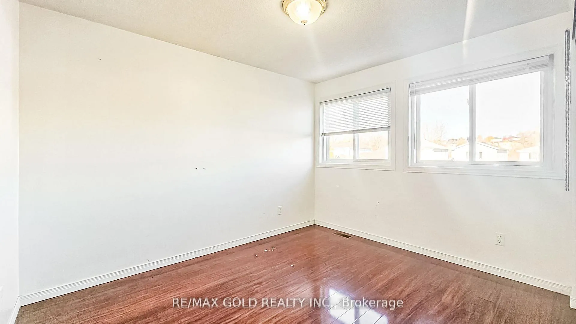Photo 102 of 317 Bankside Drive, Kitchener, Highland West — HOMEH