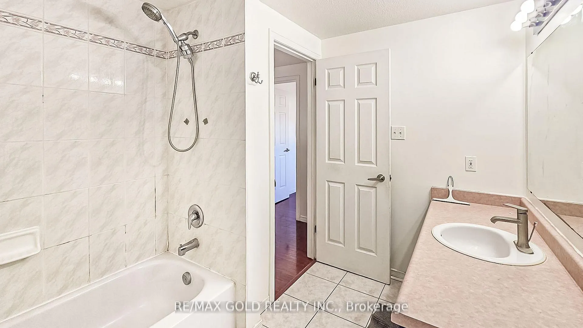 Photo 120 of 317 Bankside Drive, Kitchener, Highland West — HOMEH