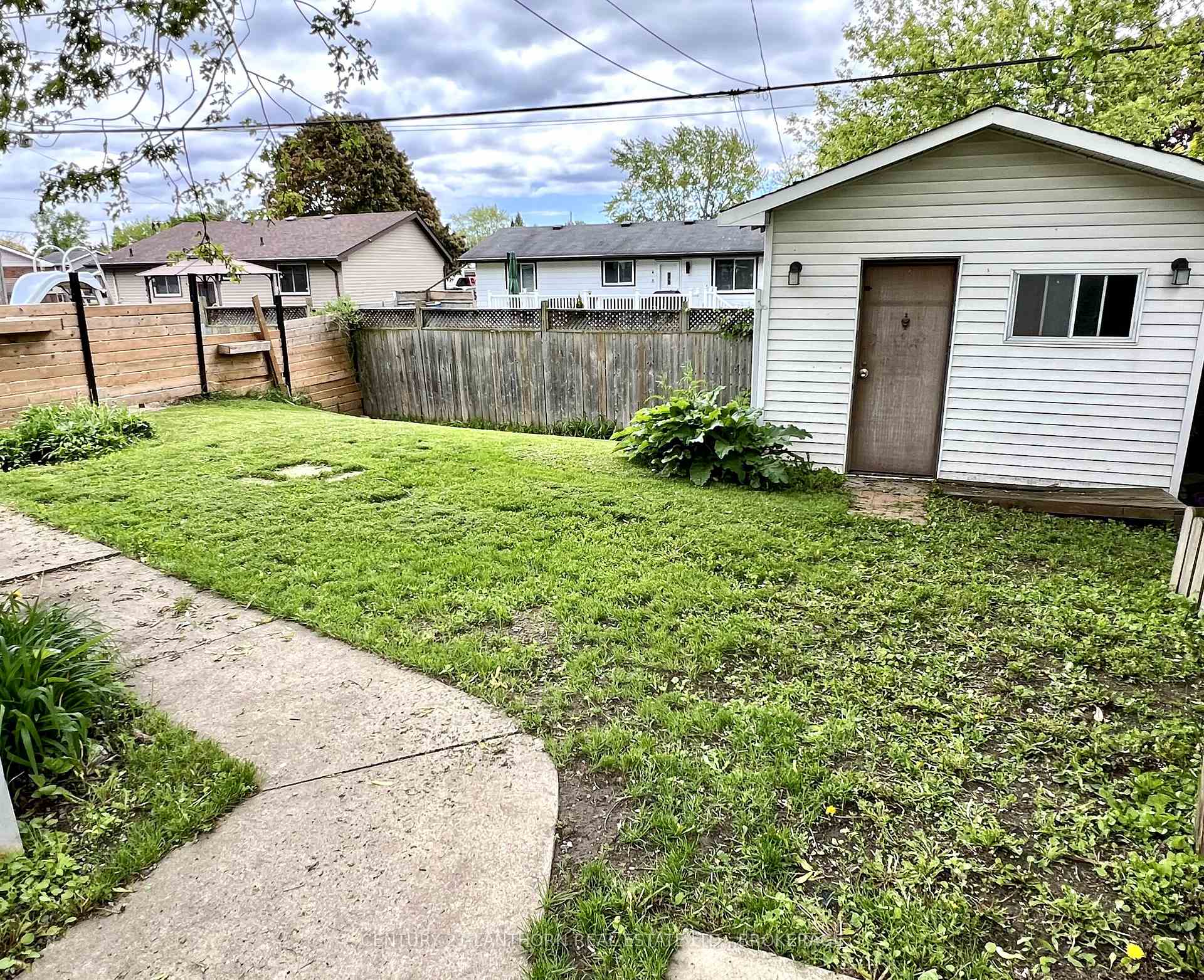 Photo 2 of 190 Amherst Drive, Loyalist, Amherstview — HOMEH