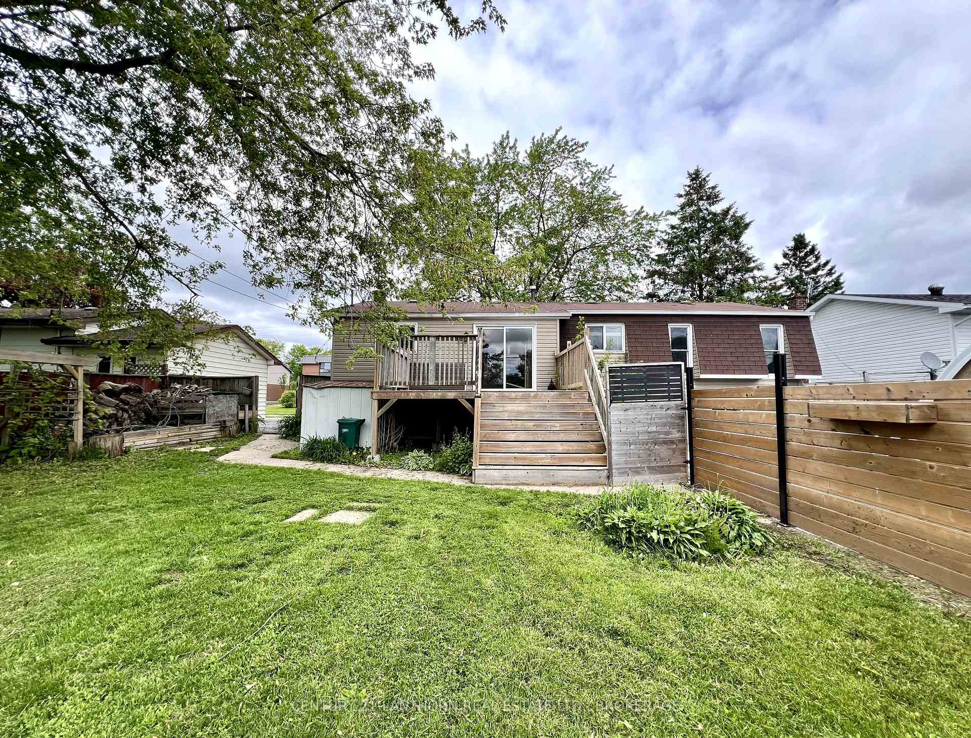 Photo 4 of 190 Amherst Drive, Loyalist, Amherstview — HOMEH