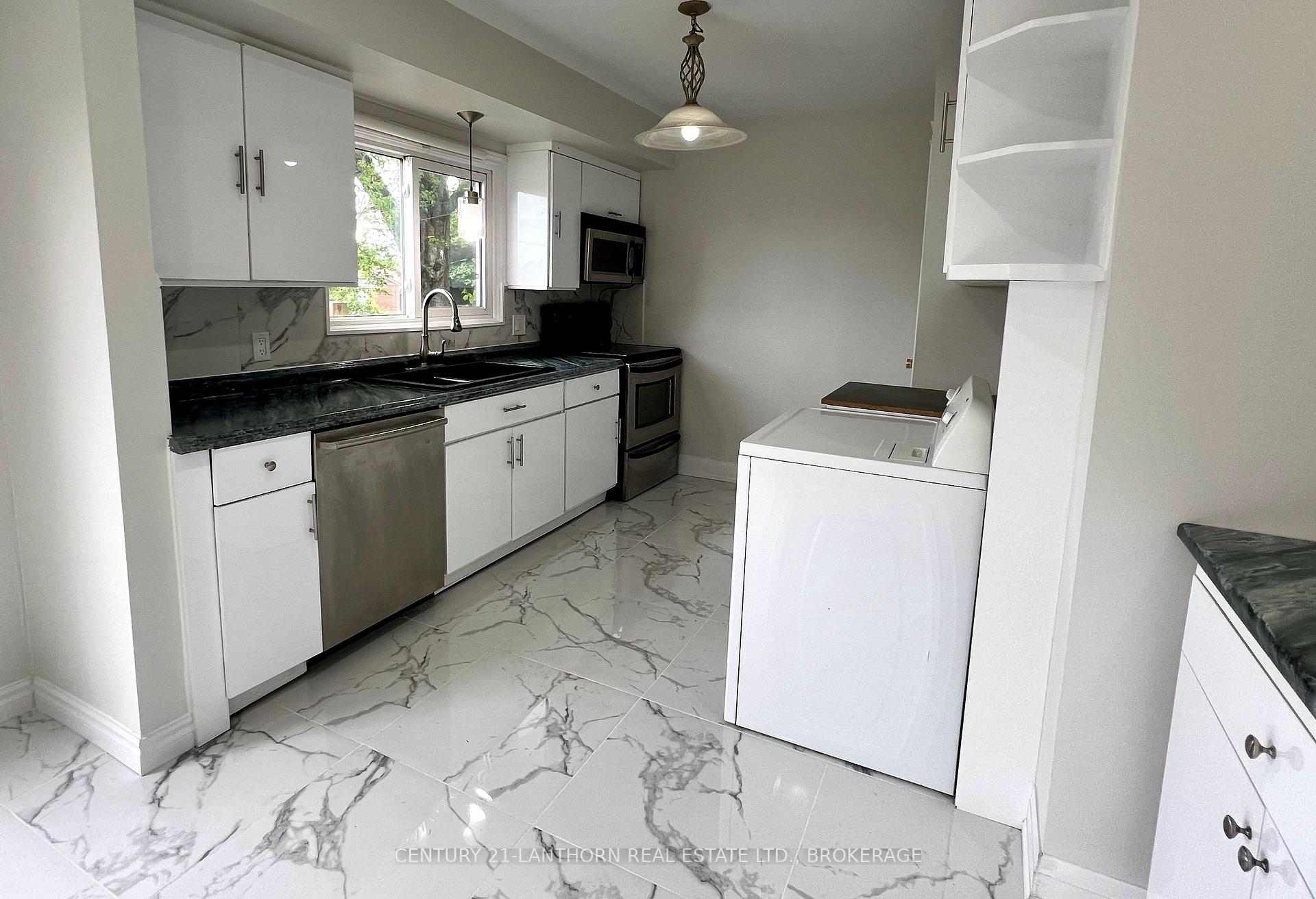 Photo 10 of 190 Amherst Drive, Loyalist, Amherstview — HOMEH