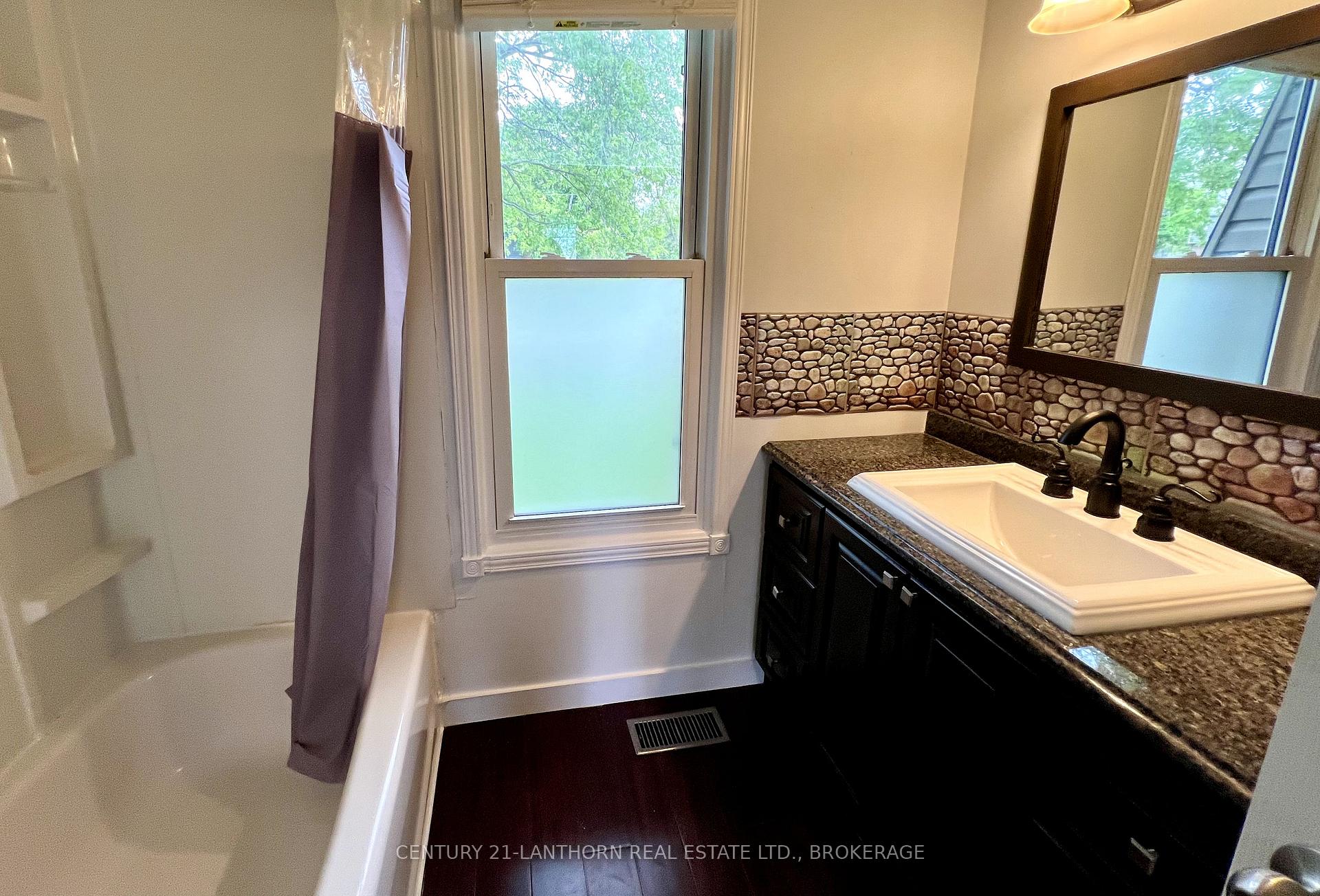 Photo 15 of 190 Amherst Drive, Loyalist, Amherstview — HOMEH