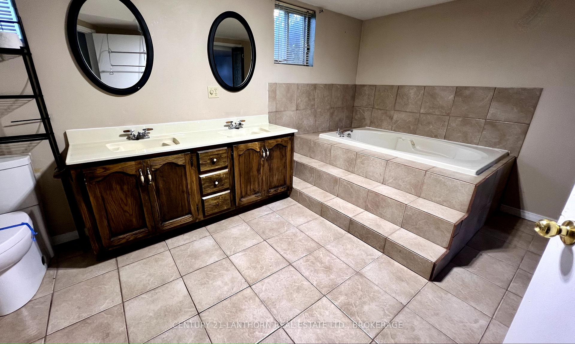 Photo 19 of 190 Amherst Drive, Loyalist, Amherstview — HOMEH