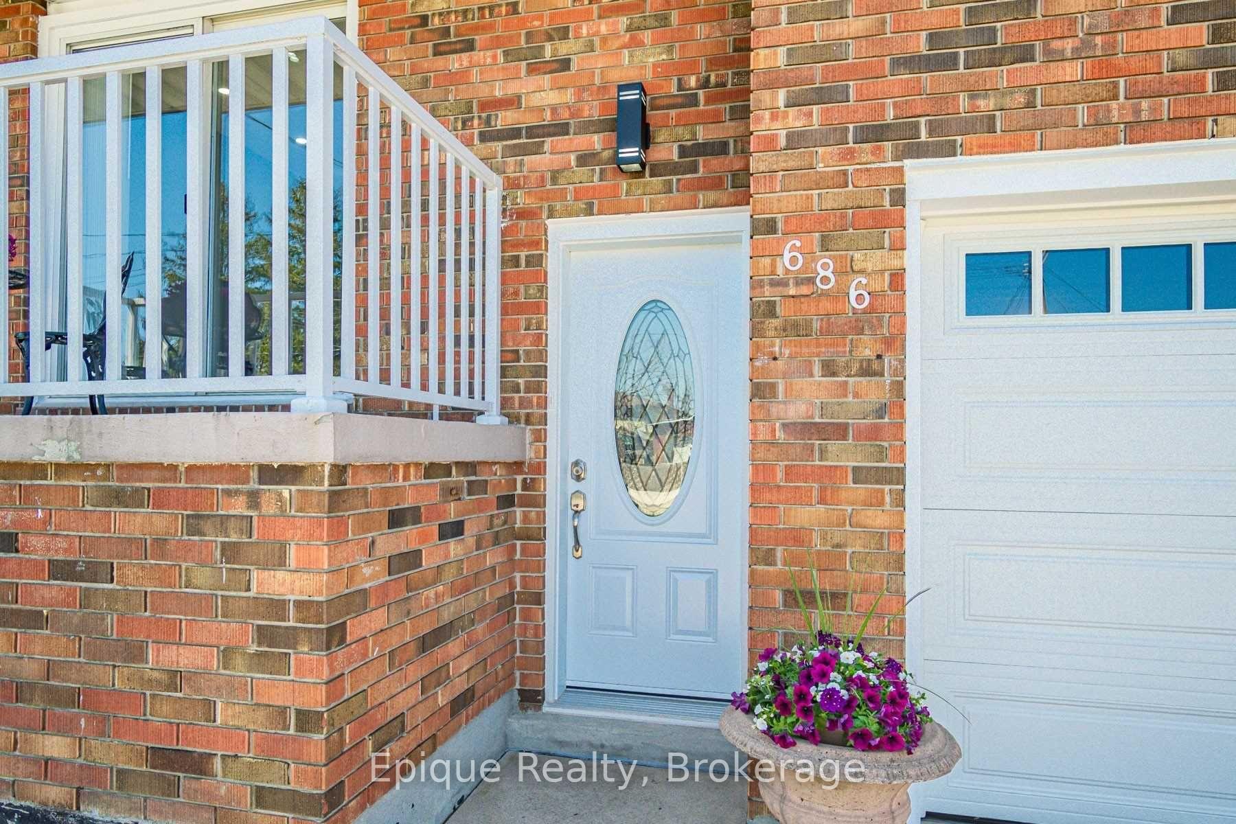 Photo 3 of 686 Limeridge Road E, Hamilton, Lawfield — HOMEH
