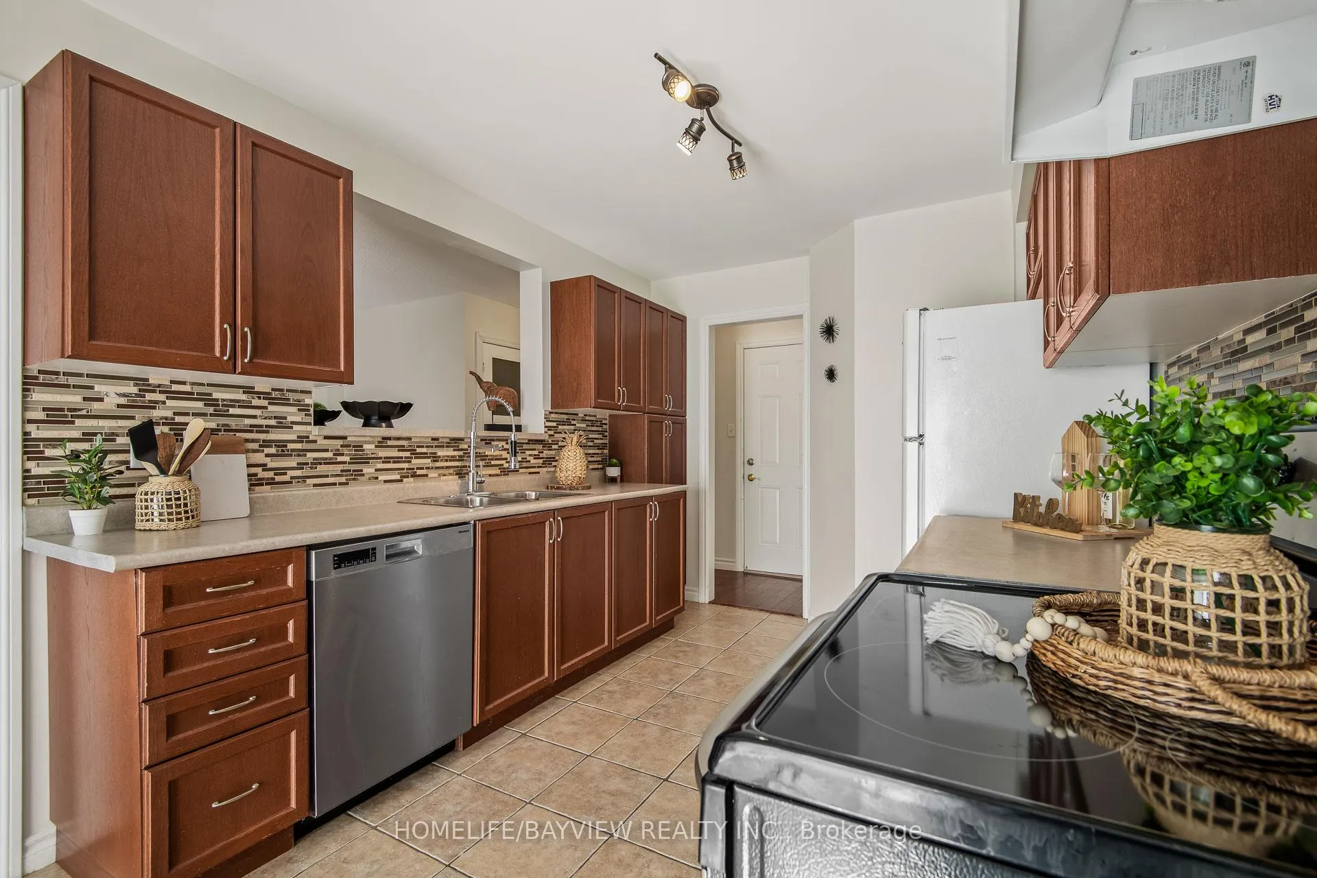 Photo 3 of 71 Shalom Way Drive, Barrie, Painswick South — HOMEH