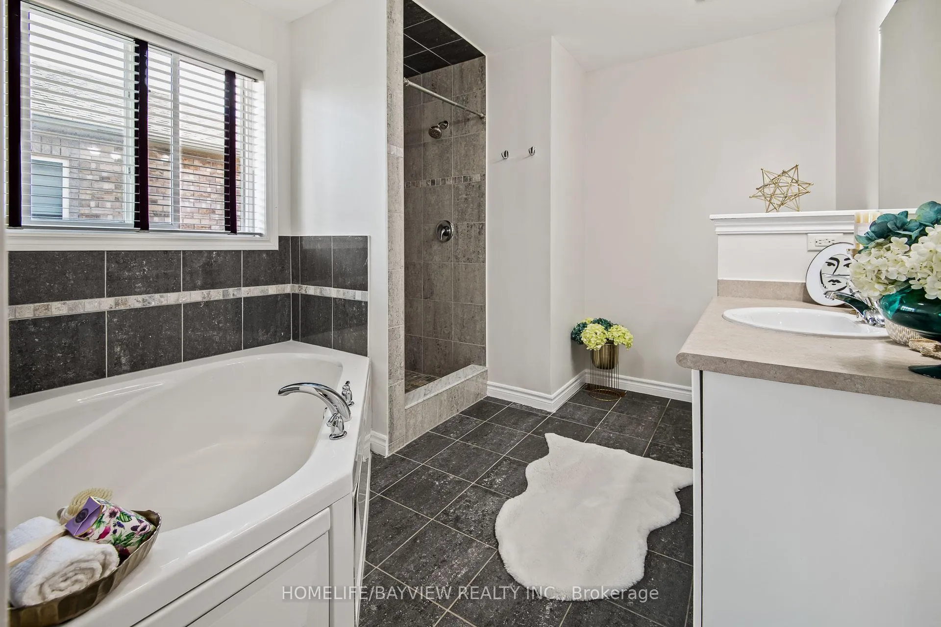 Photo 7 of 71 Shalom Way Drive, Barrie, Painswick South — HOMEH