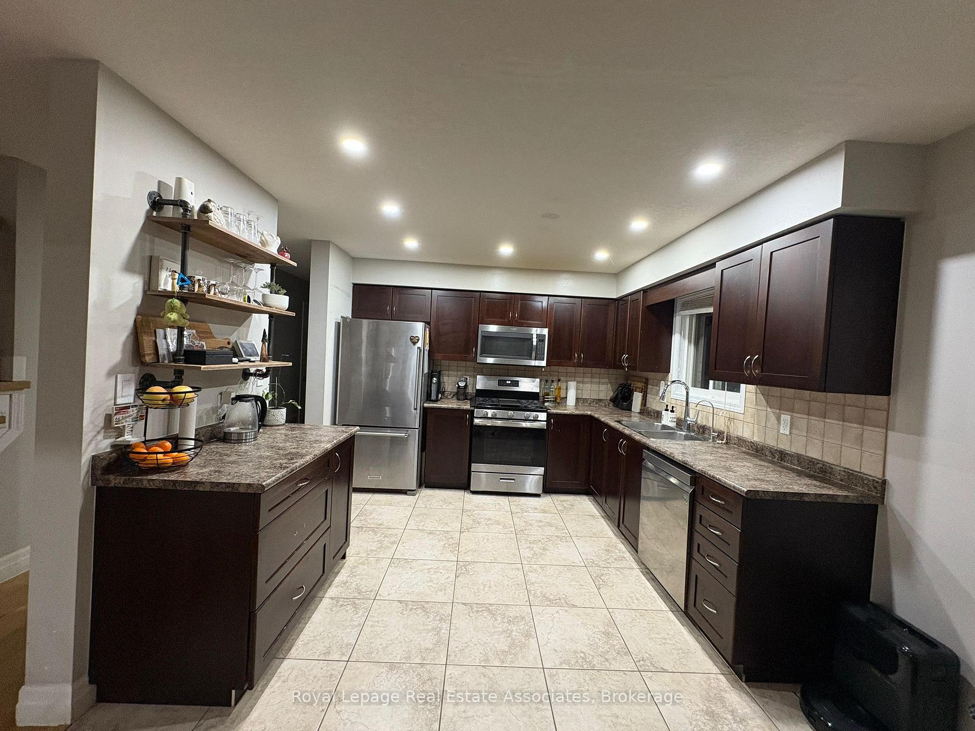 Photo 3 of 165 Westmeadow Drive, Kitchener — HOMEH