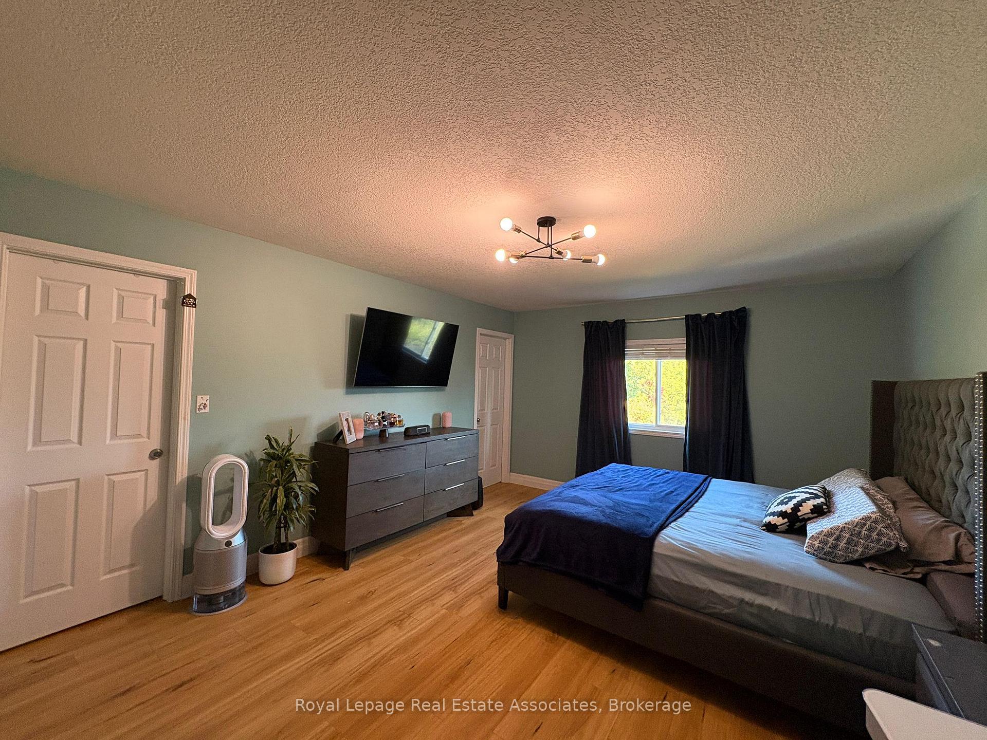 Photo 6 of 165 Westmeadow Drive, Kitchener — HOMEH