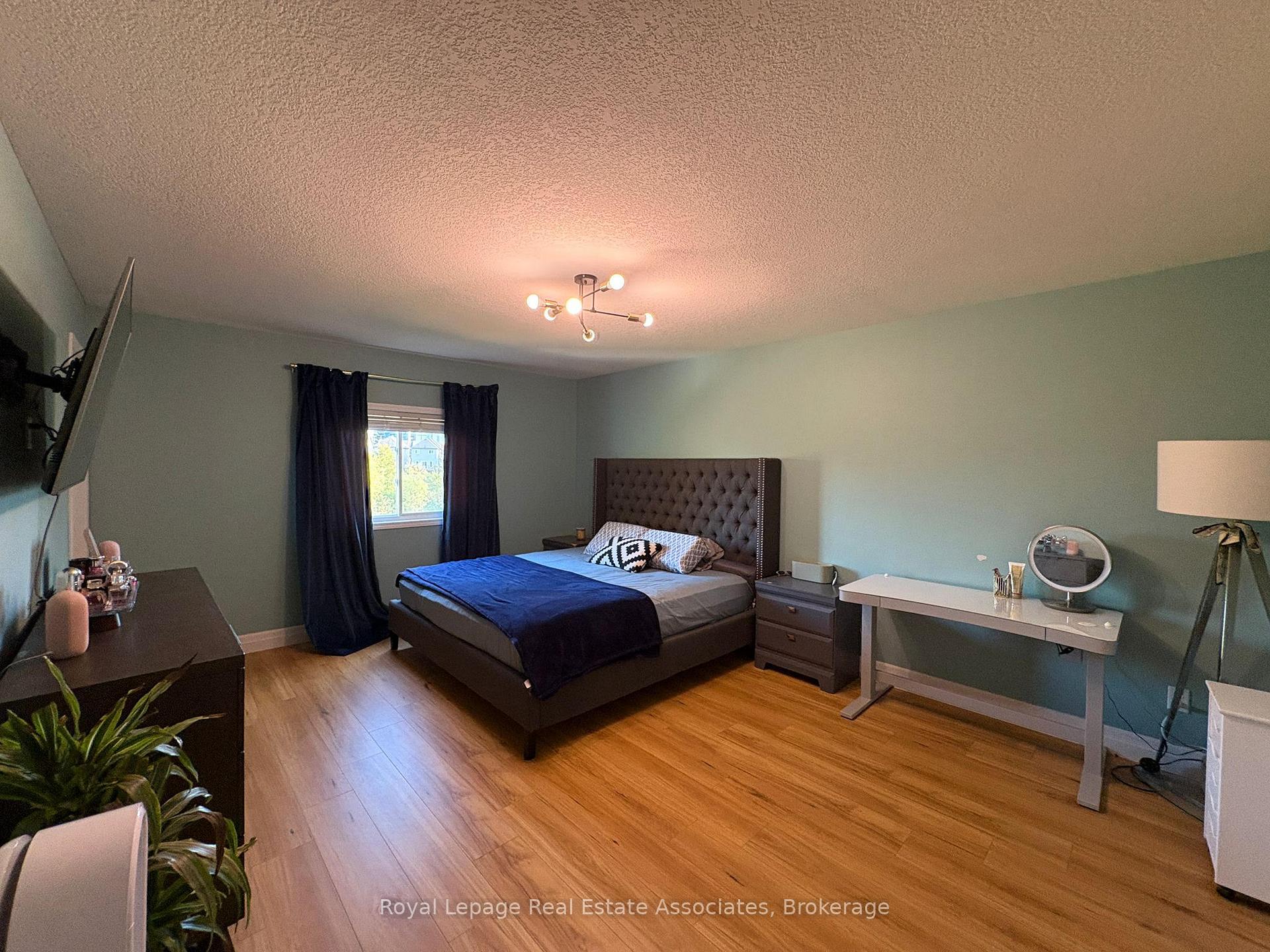 Photo 7 of 165 Westmeadow Drive, Kitchener — HOMEH