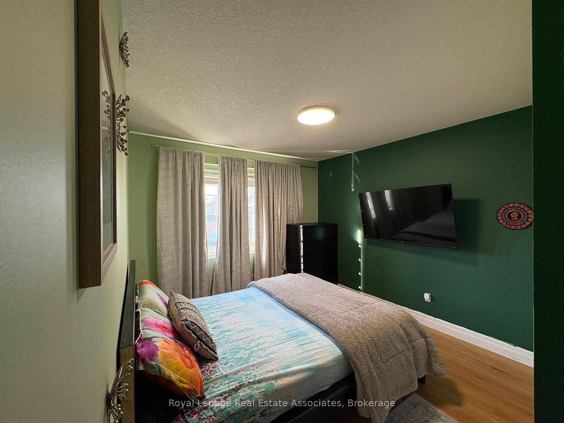 Photo 13 of 165 Westmeadow Drive, Kitchener — HOMEH