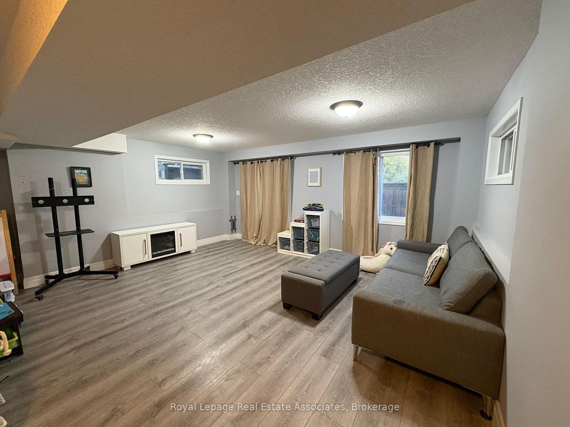 Photo 15 of 165 Westmeadow Drive, Kitchener — HOMEH