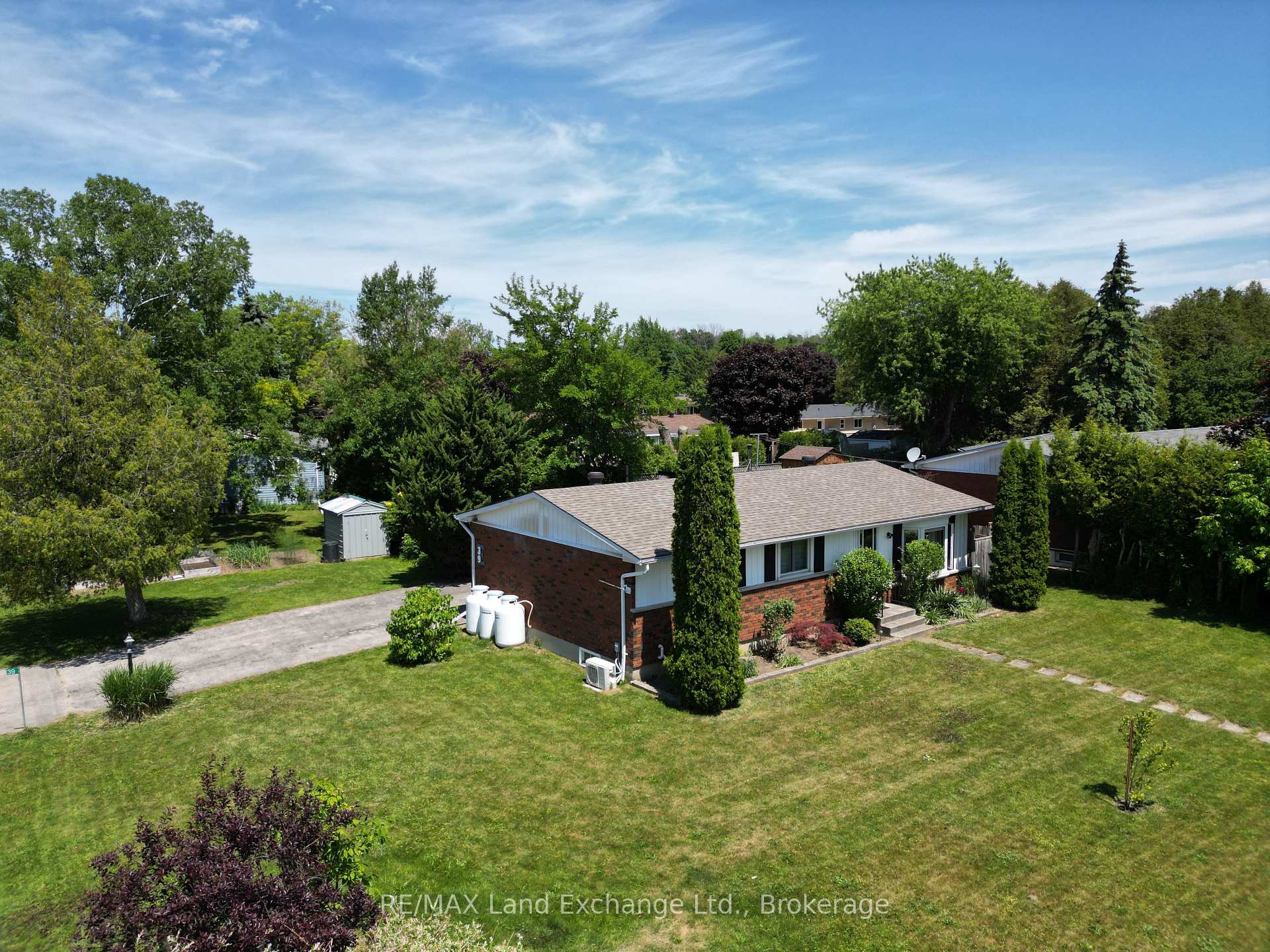 Front of 39 Inverlyn Crescent N