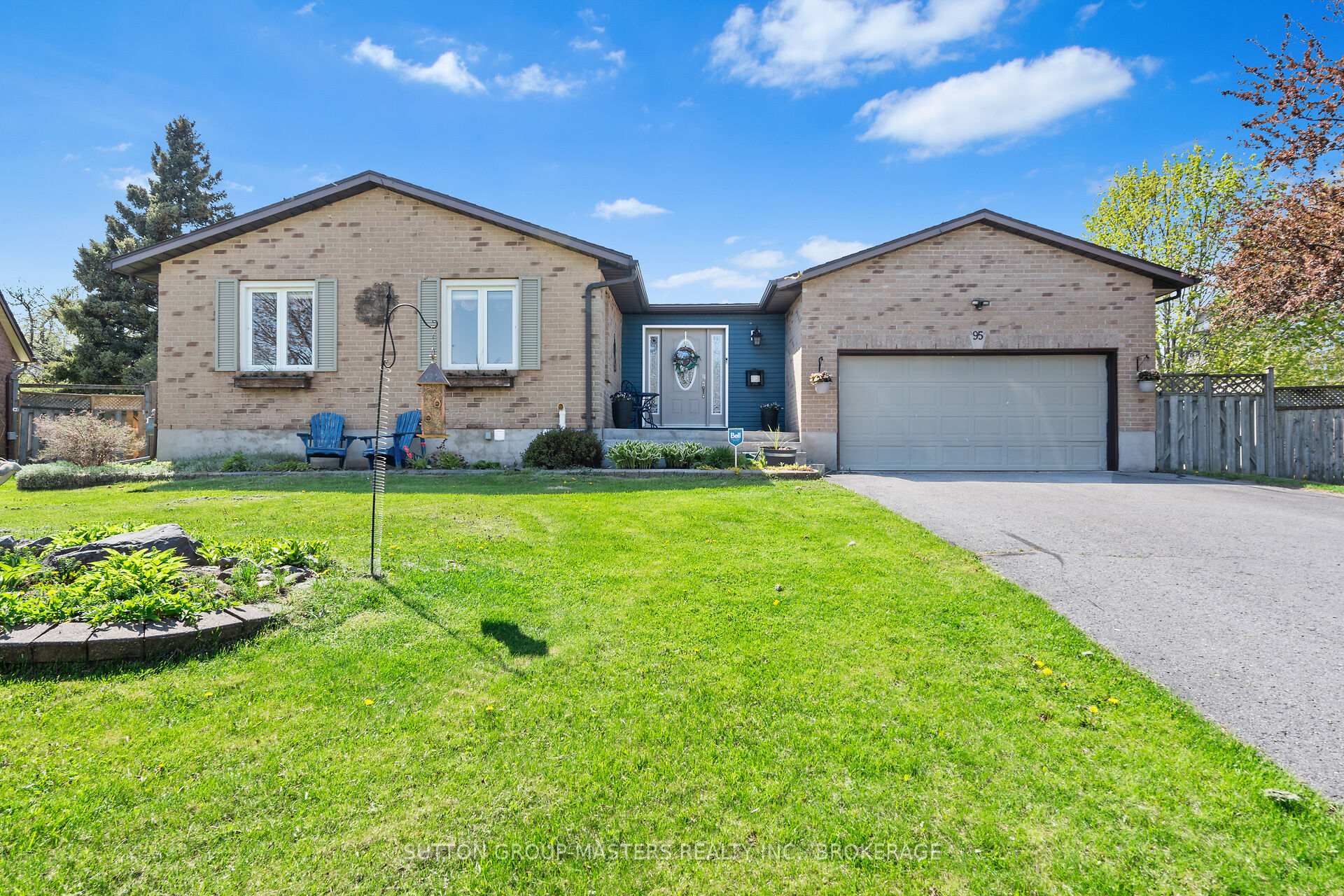Photo 3 of 95 Nicholson Crescent, Loyalist, Amherstview — HOMEH