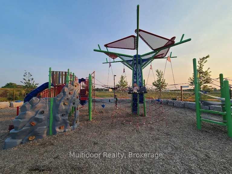 Photo 16 of 19 Machado Street, Kitchener, Huron Park — HOMEH