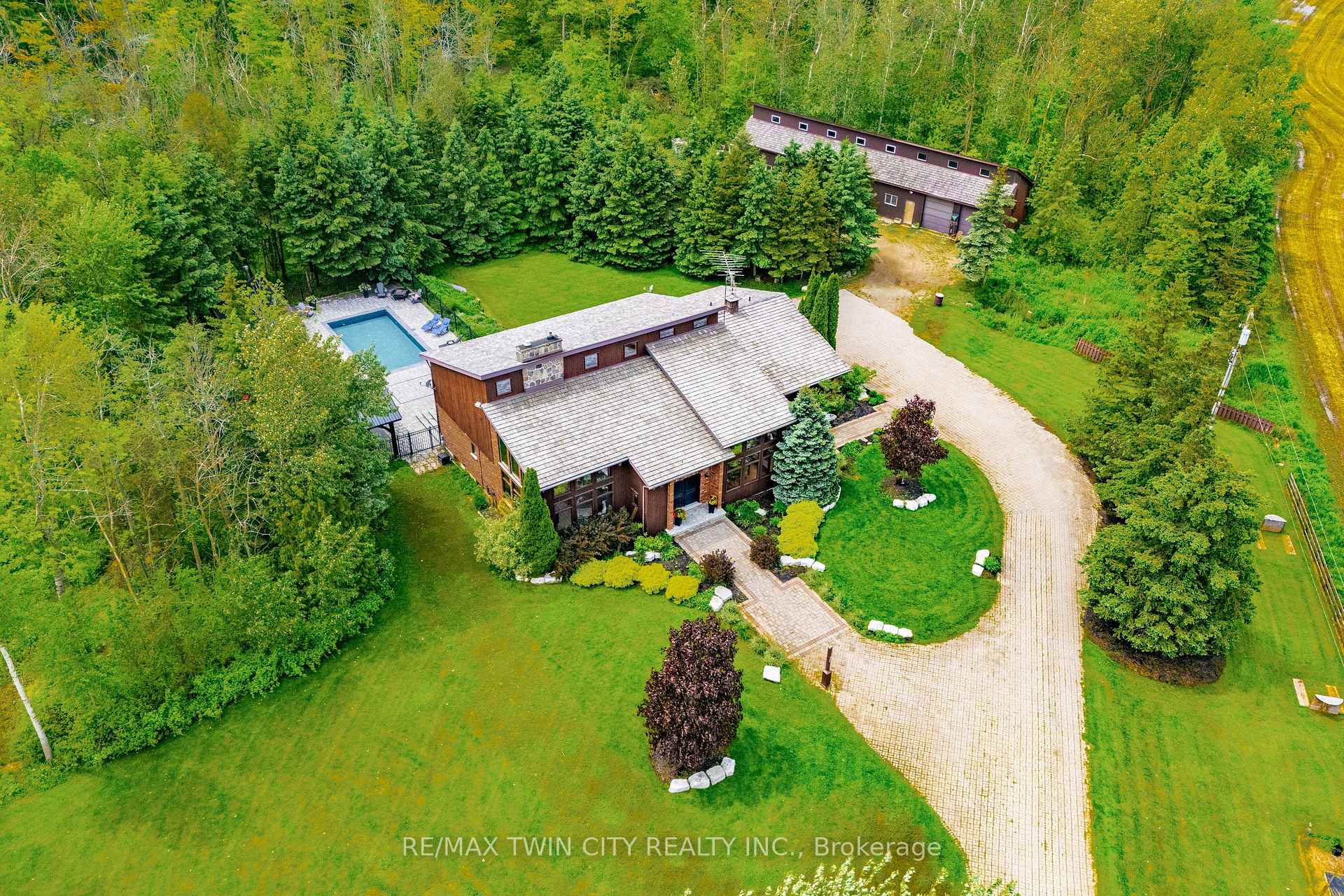 Photo 1 of 7648 Wellington Rd 12 Street, Mapleton, Rural Mapleton — HOMEH