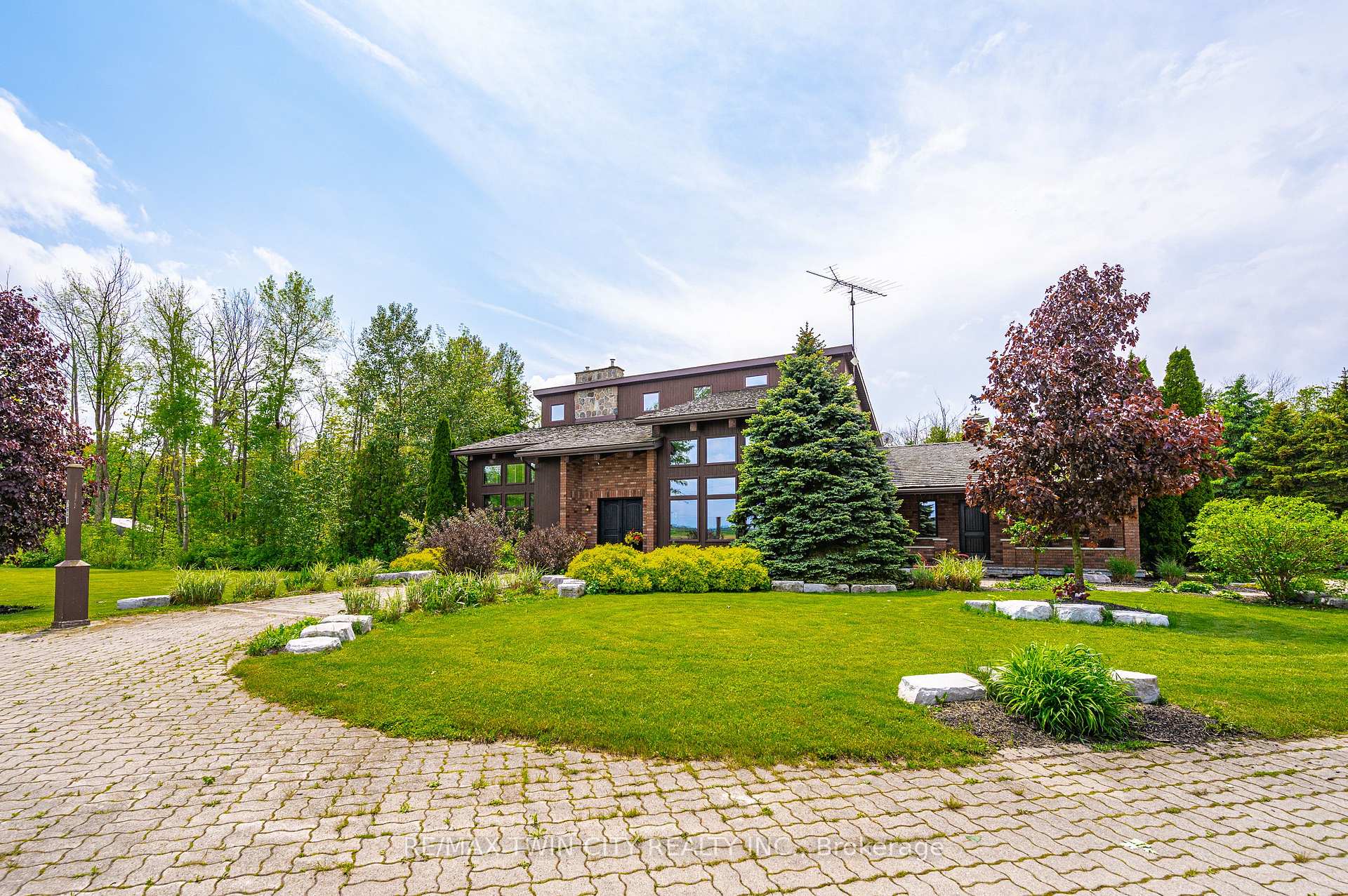 Photo 2 of 7648 Wellington Rd 12 Street, Mapleton, Rural Mapleton — HOMEH