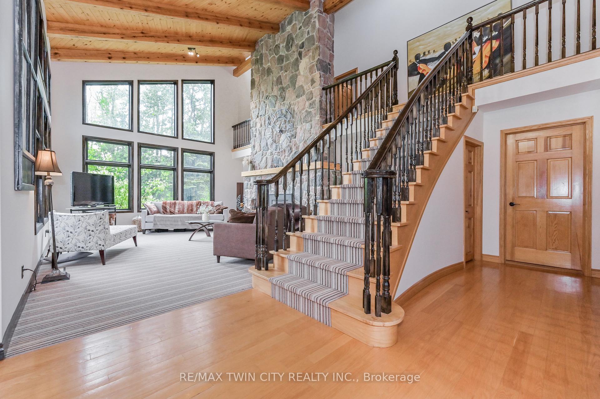 Photo 8 of 7648 Wellington Rd 12 Street, Mapleton, Rural Mapleton — HOMEH