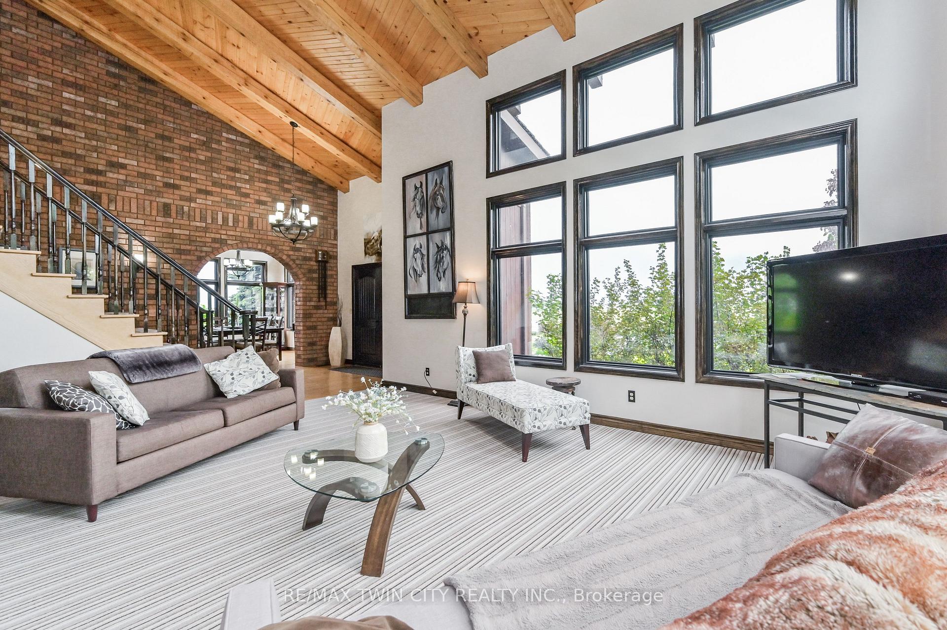 Photo 9 of 7648 Wellington Rd 12 Street, Mapleton, Rural Mapleton — HOMEH