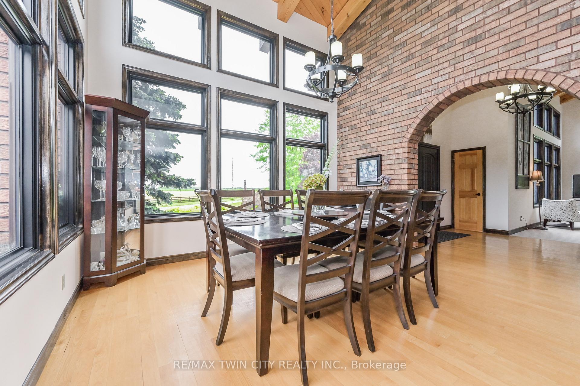 Photo 12 of 7648 Wellington Rd 12 Street, Mapleton, Rural Mapleton — HOMEH