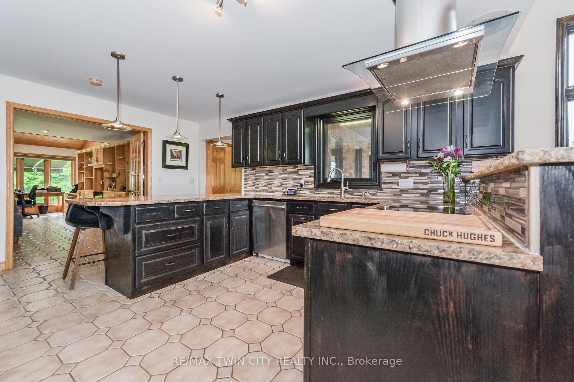 Photo 13 of 7648 Wellington Rd 12 Street, Mapleton, Rural Mapleton — HOMEH