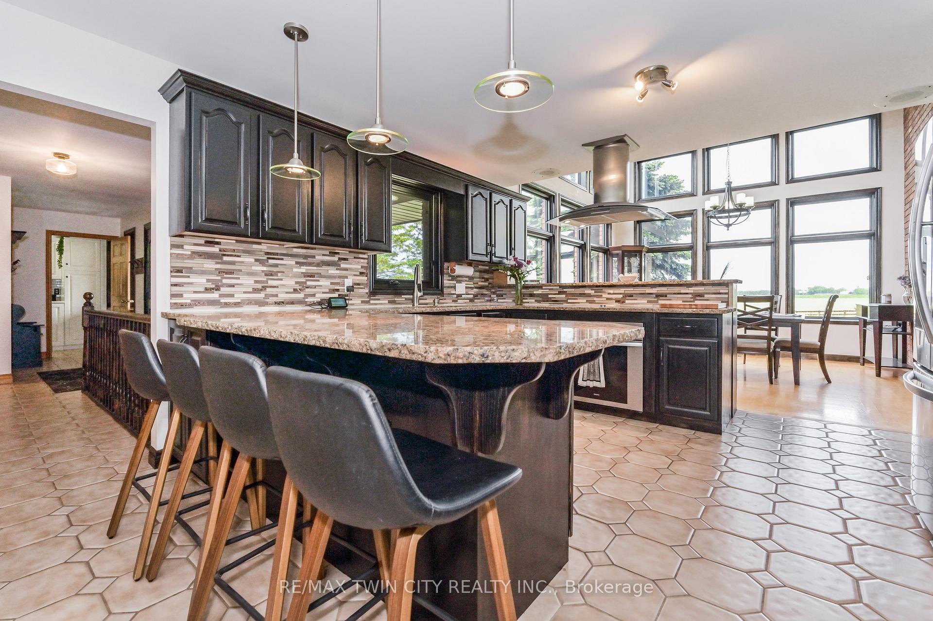 Photo 14 of 7648 Wellington Rd 12 Street, Mapleton, Rural Mapleton — HOMEH