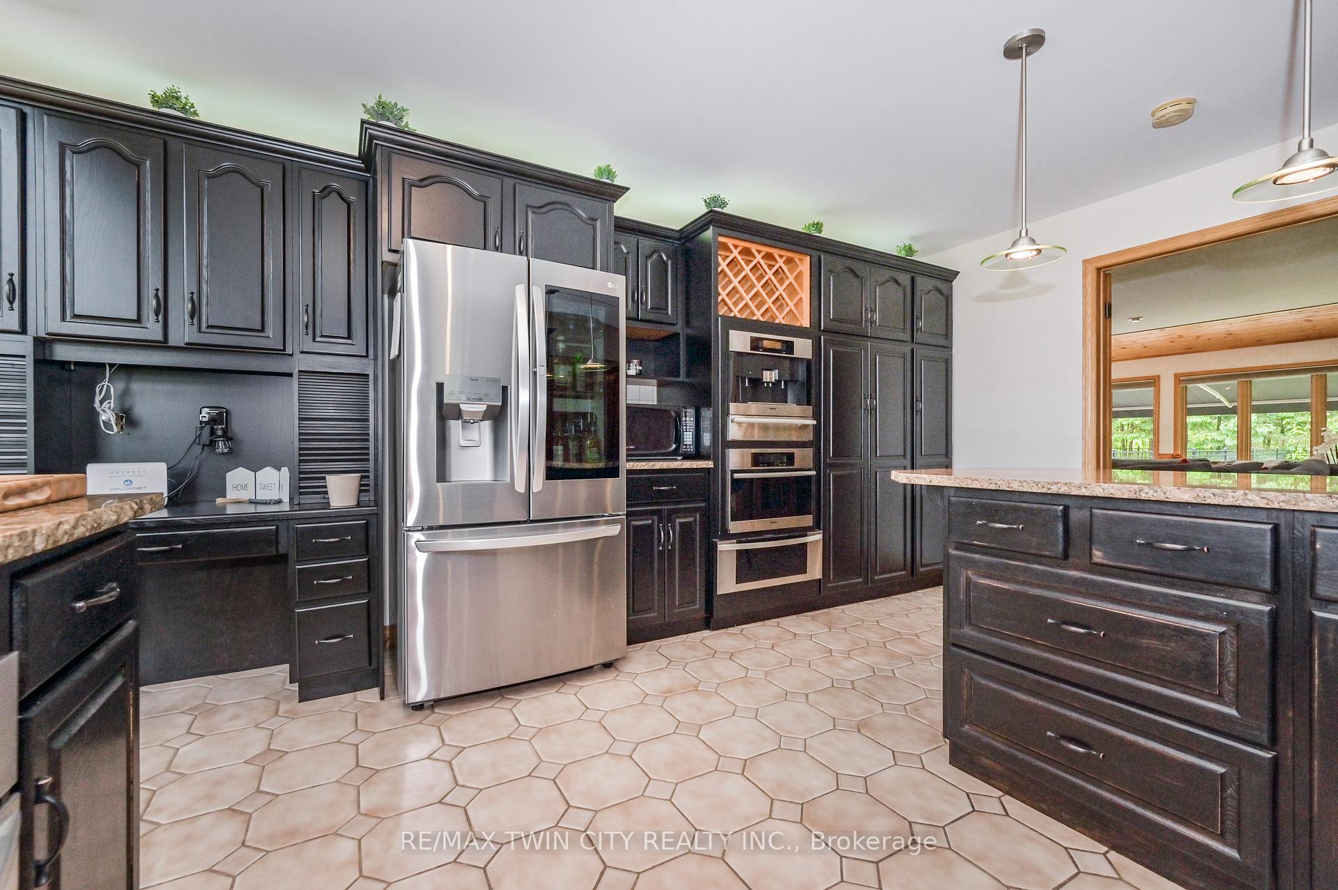 Photo 16 of 7648 Wellington Rd 12 Street, Mapleton, Rural Mapleton — HOMEH