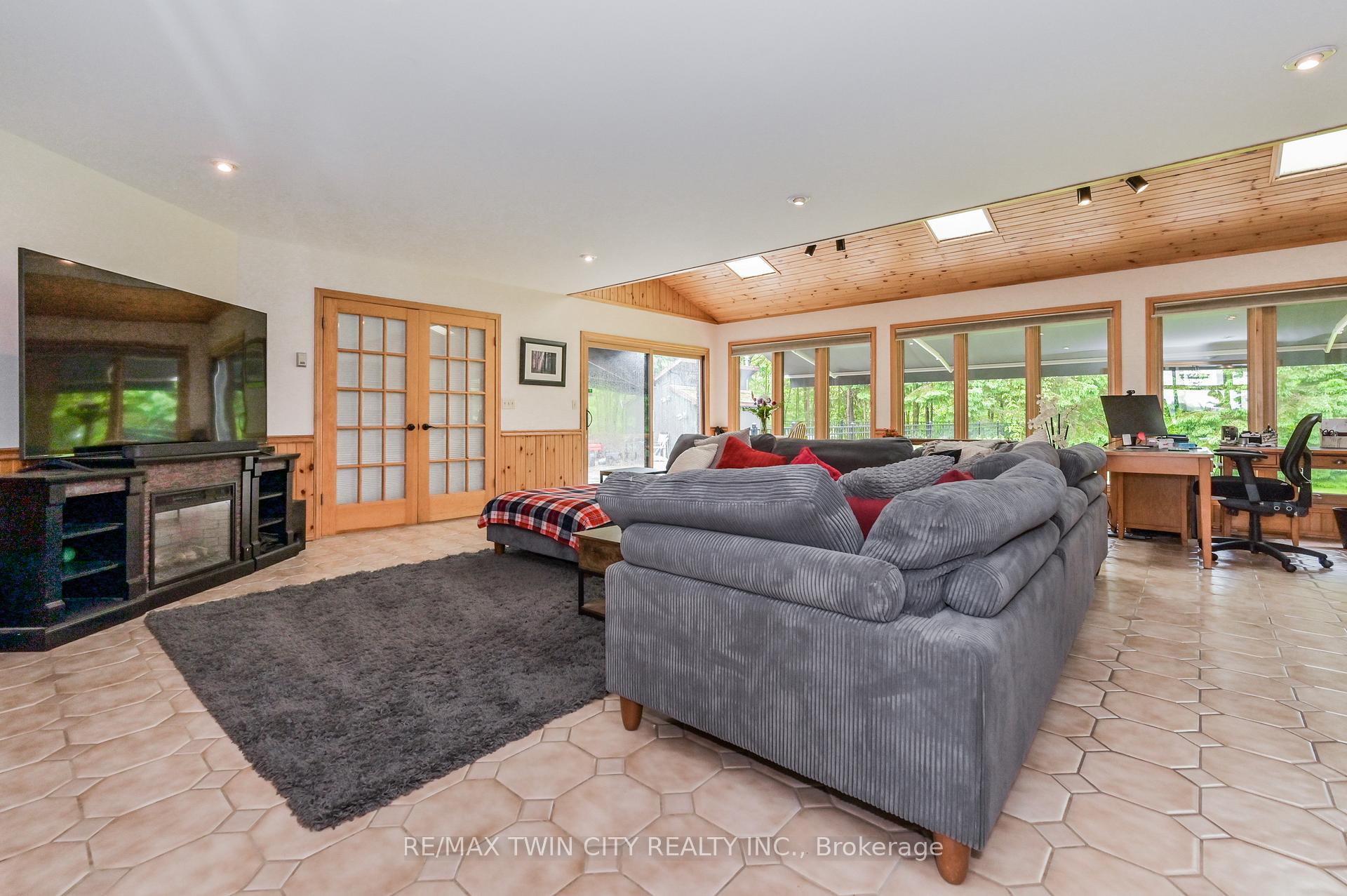 Photo 19 of 7648 Wellington Rd 12 Street, Mapleton, Rural Mapleton — HOMEH