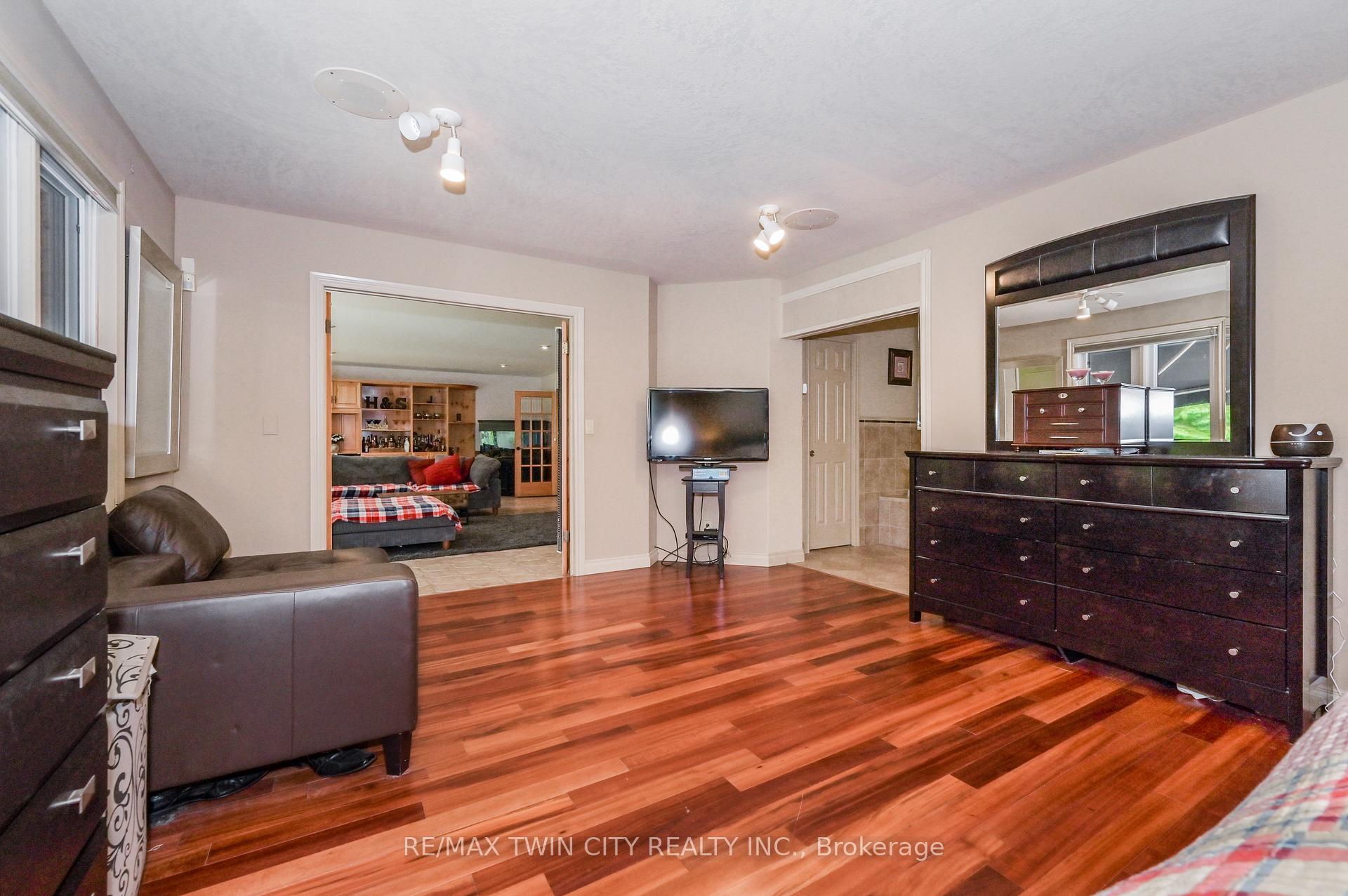 Photo 24 of 7648 Wellington Rd 12 Street, Mapleton, Rural Mapleton — HOMEH