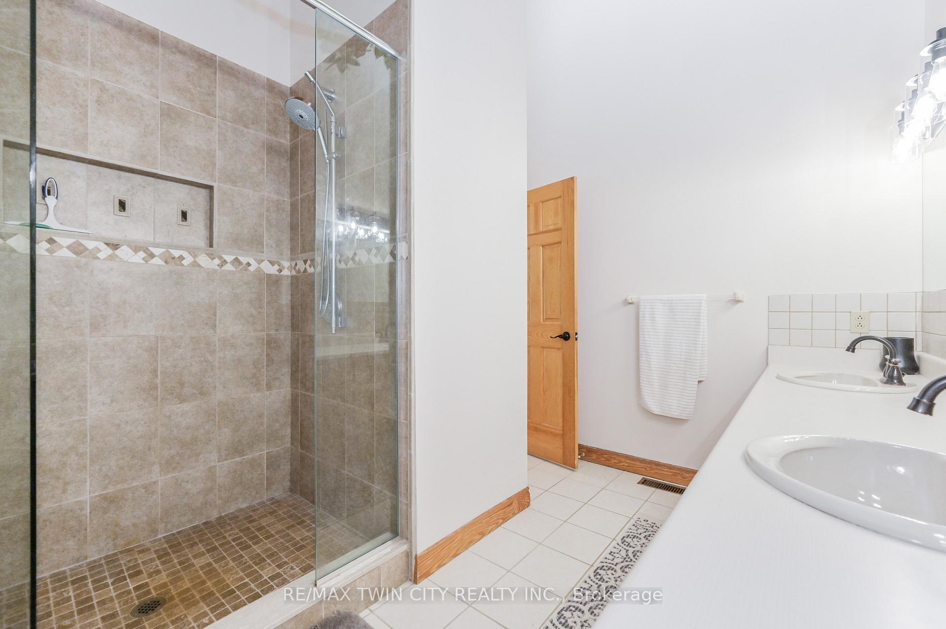 Photo 30 of 7648 Wellington Rd 12 Street, Mapleton, Rural Mapleton — HOMEH