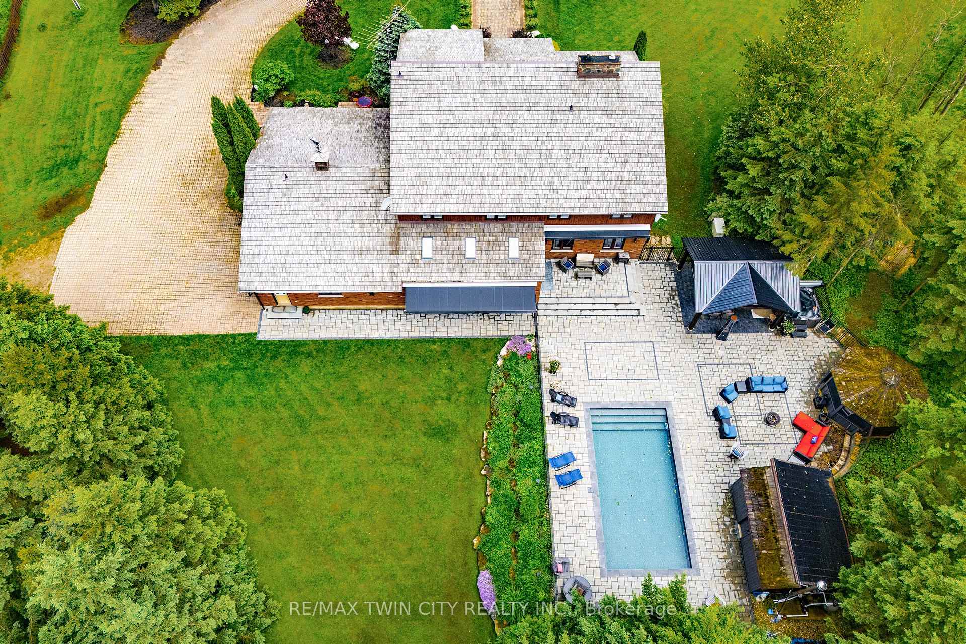 Photo 39 of 7648 Wellington Rd 12 Street, Mapleton, Rural Mapleton — HOMEH
