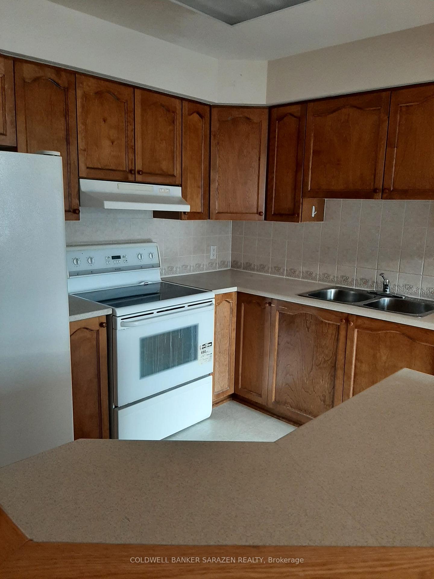 Photo 11 of 12 Binbury Way, Ottawa, Hunt Club Park/Greenboro — HOMEH